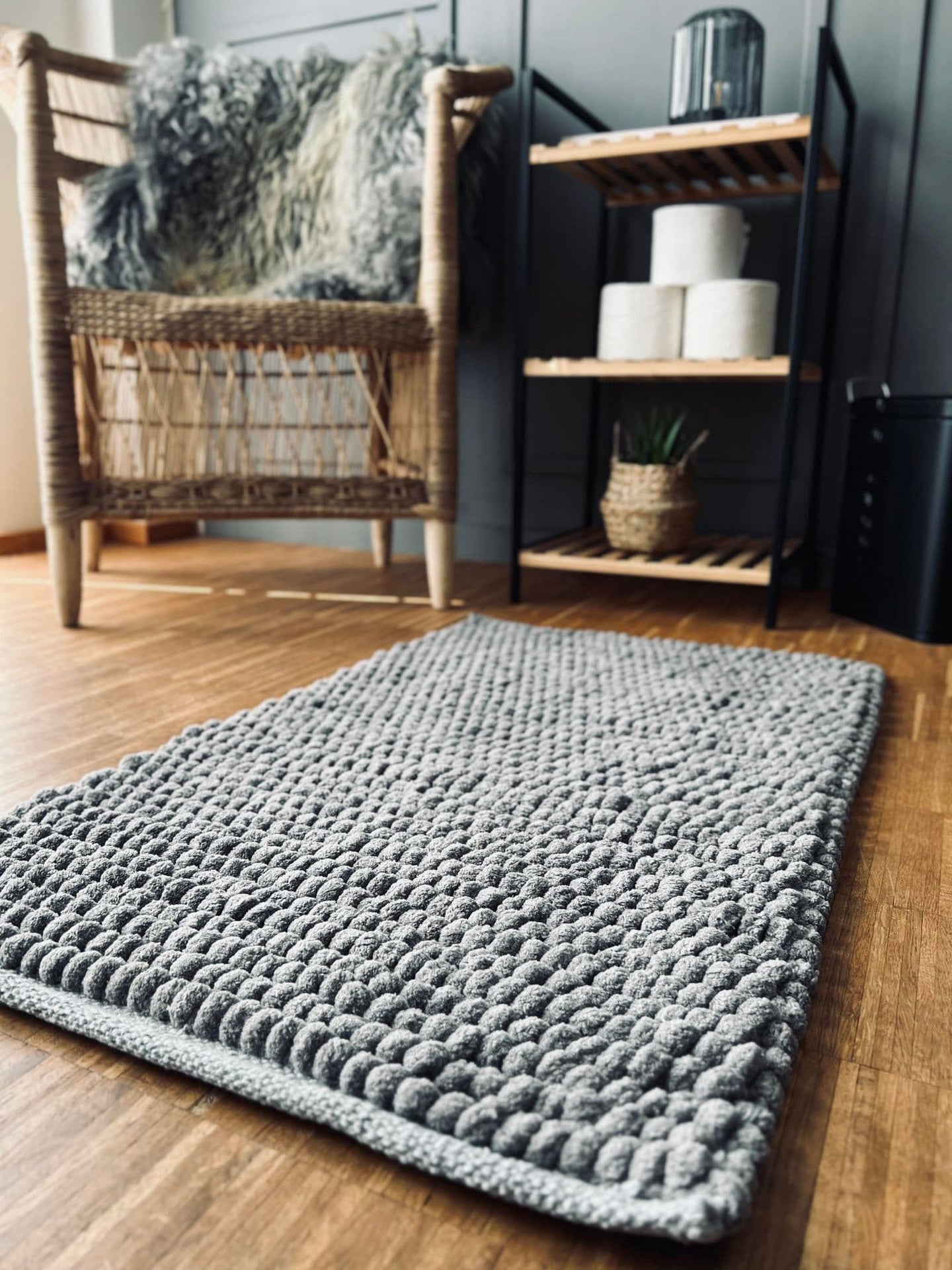 Bademåtte Grå DOTS 60x120cm - VIAMAJA.DK