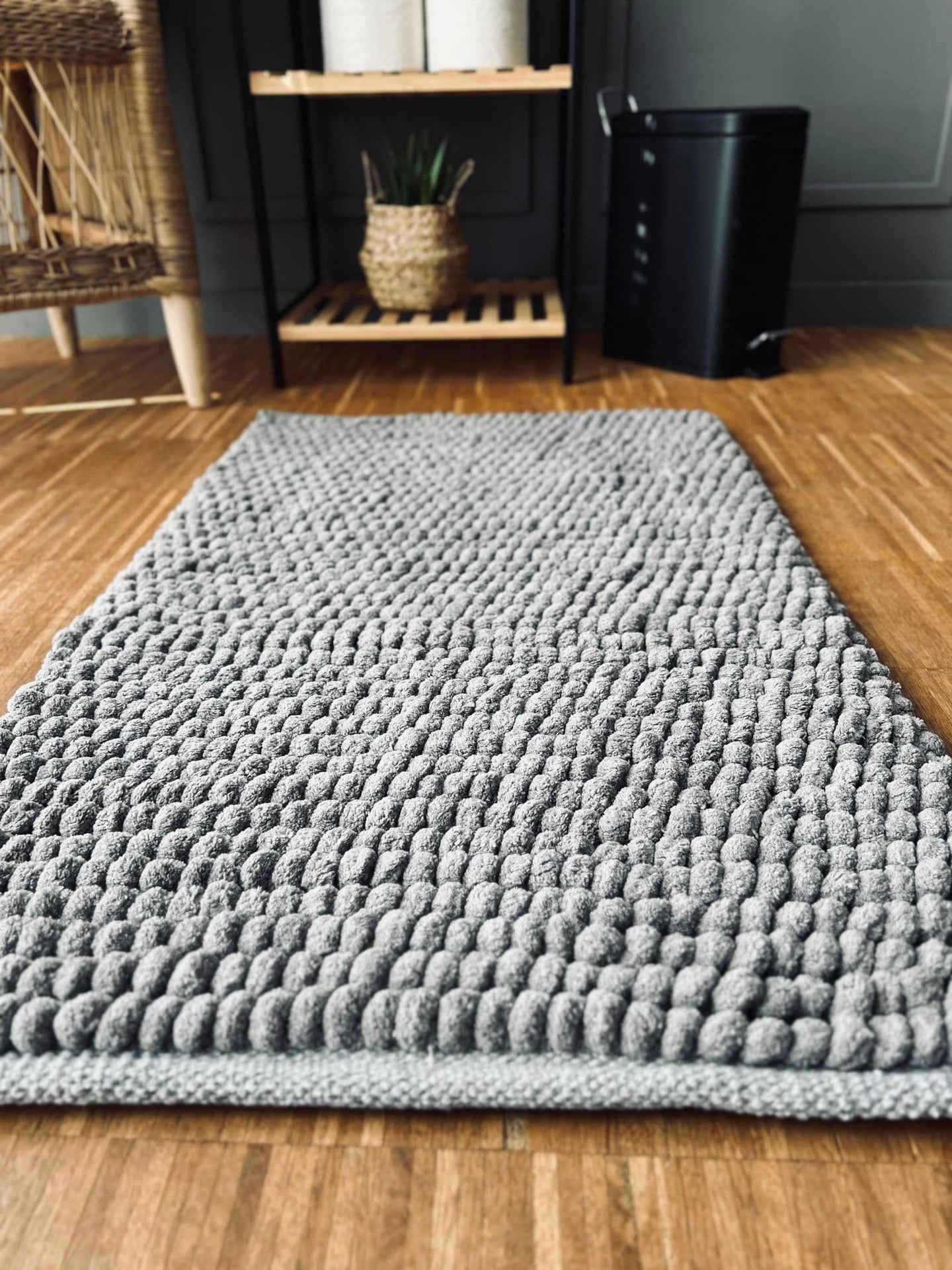 Bademåtte Grå DOTS 60x120cm - VIAMAJA.DK