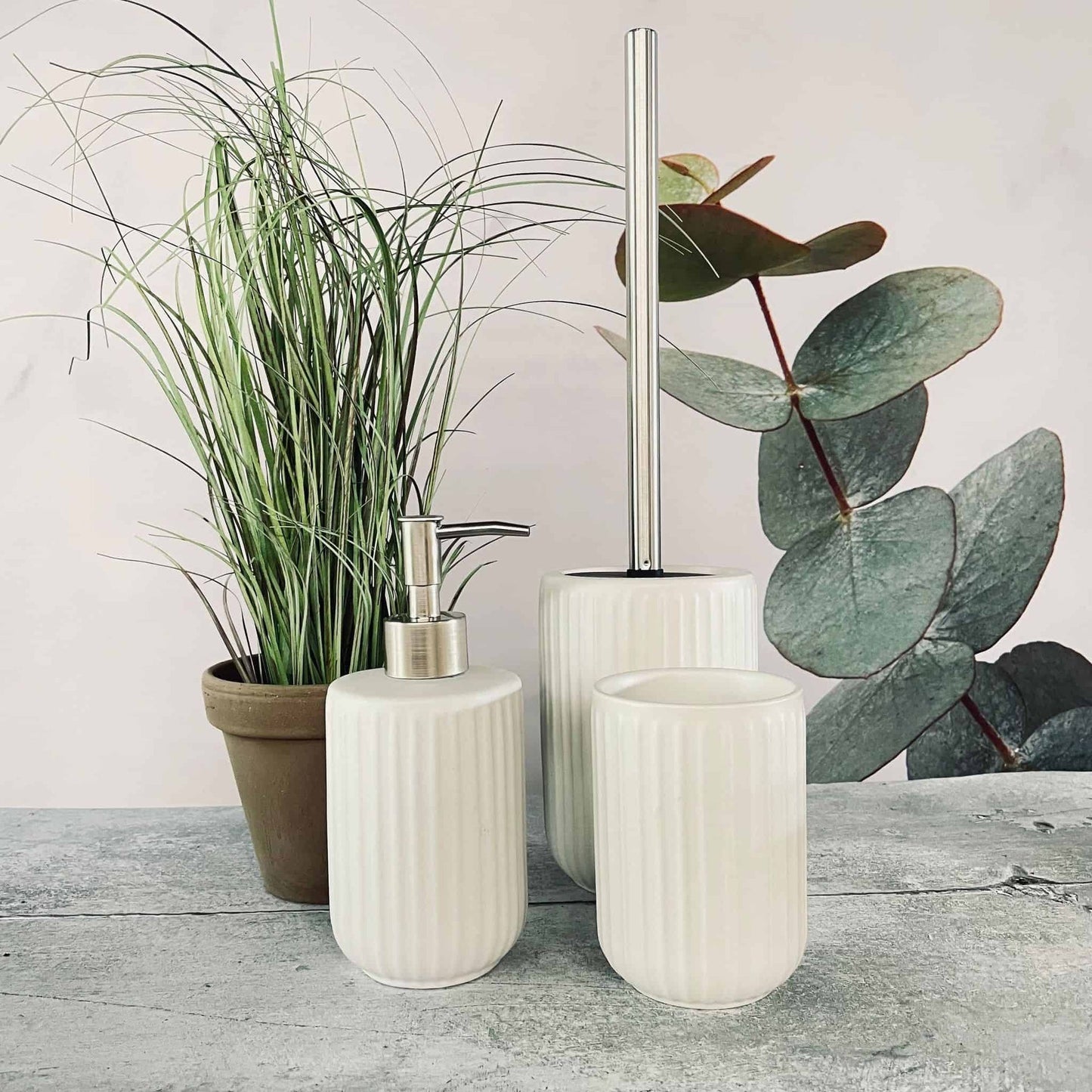 Badeværelses-sæt - Mat hvid- 2. Sortering - VIAMAJA.DK