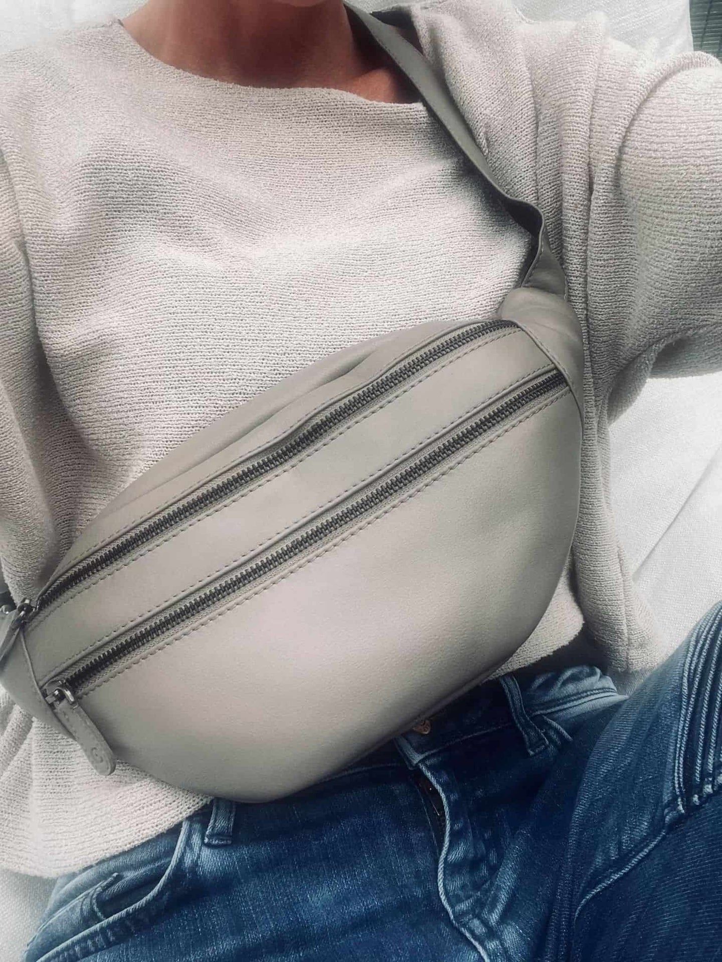Bæltetaske i det blødeste skind LINA taupe beige - VIAMAJA.DK