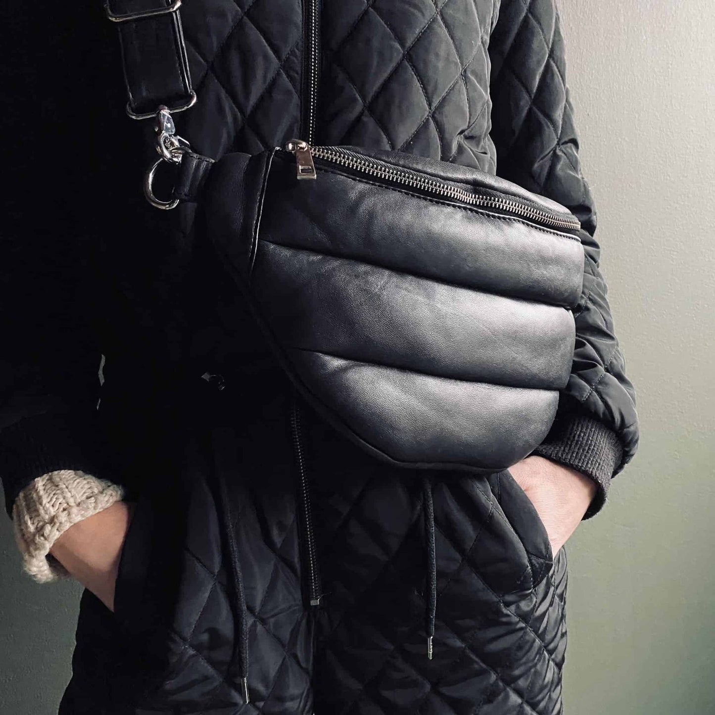 Bæltetaske i ultra blød lammeskind - Sort - VIAMAJA.DK