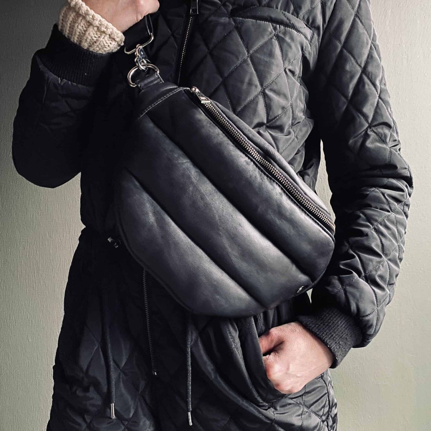 Bæltetaske i ultra blød lammeskind - Sort - VIAMAJA.DK