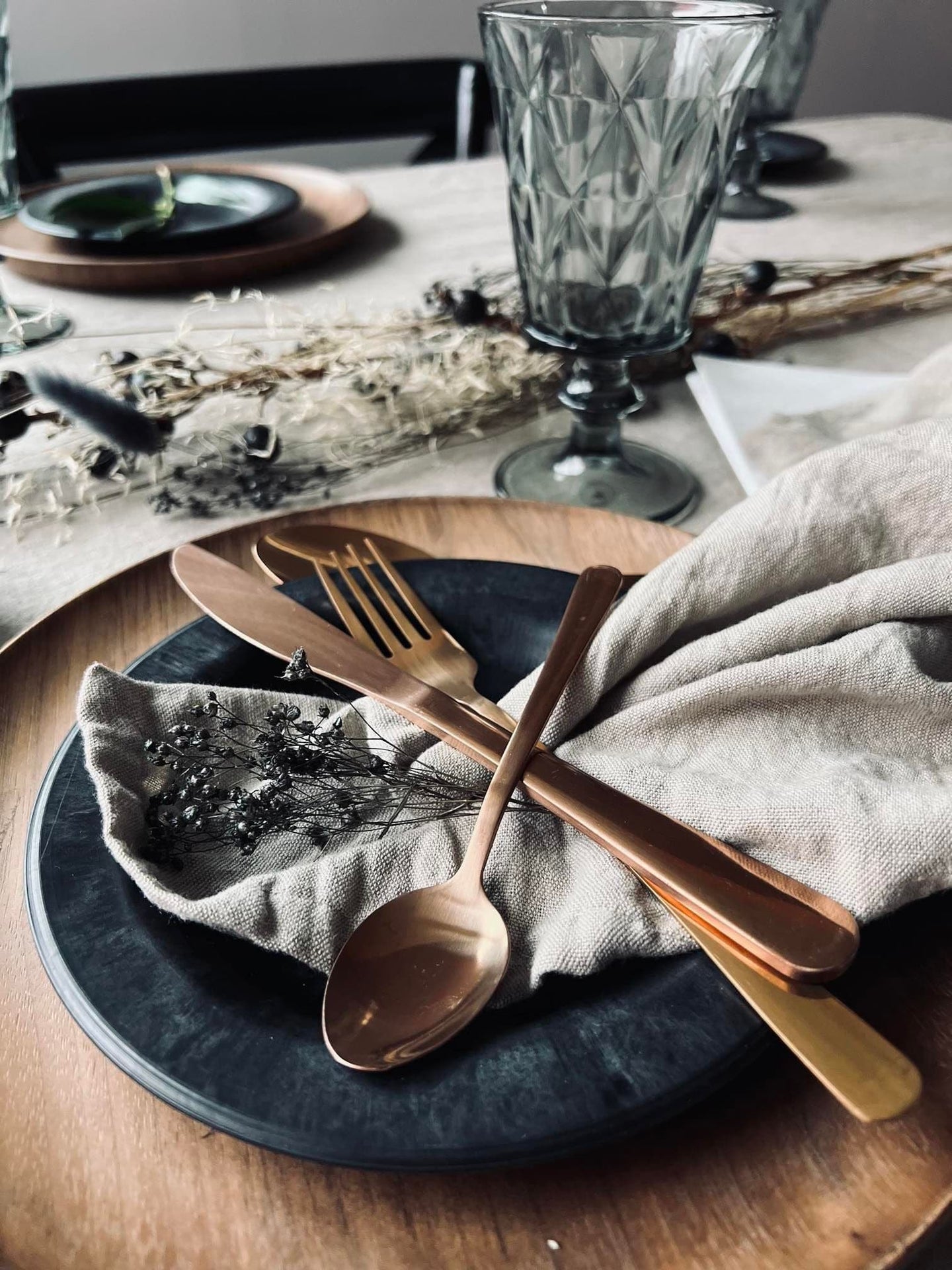 Bestik til 4 personer - Kobber blank - VIAMAJA.DK