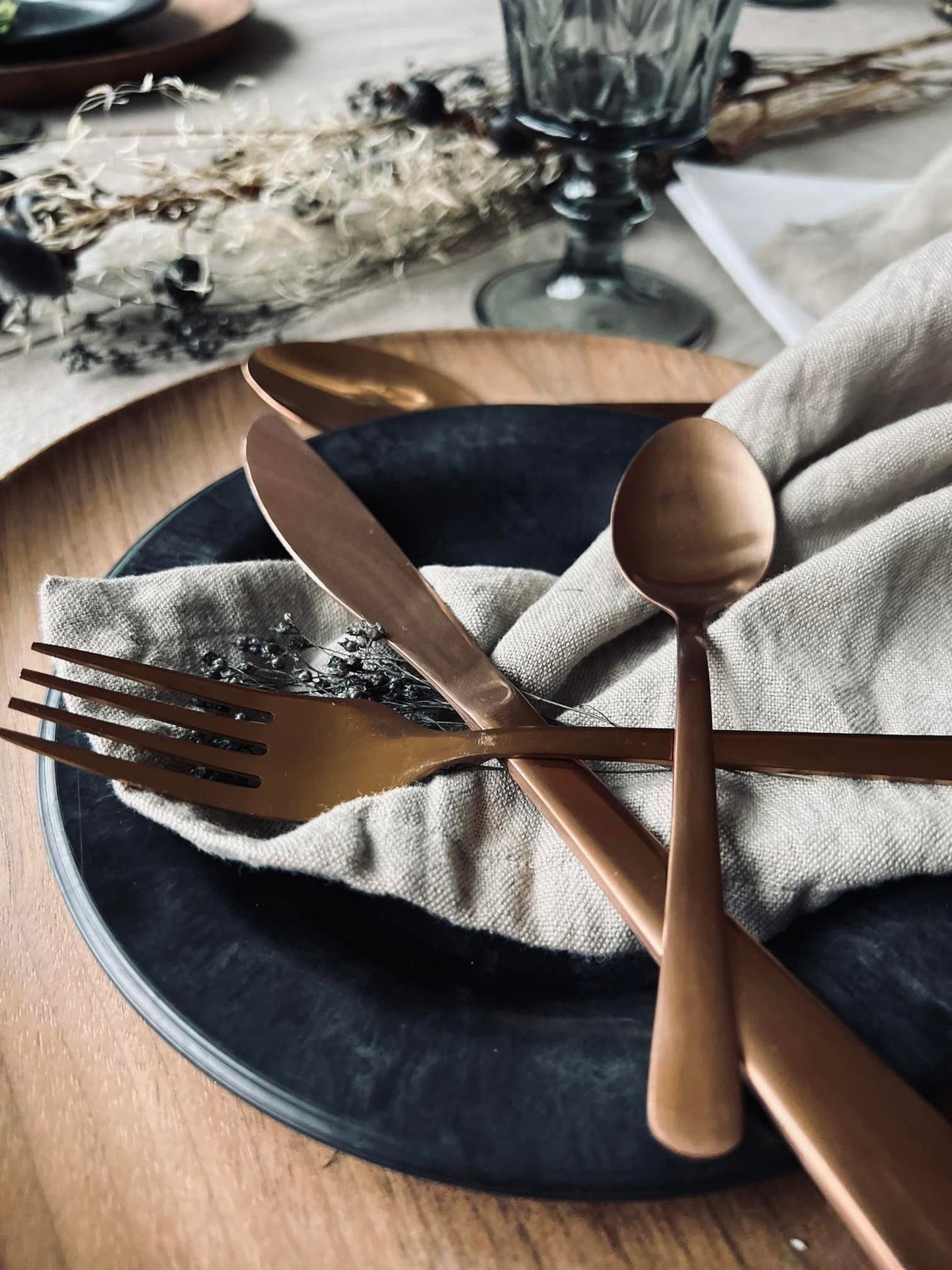 Bestik til 4 personer - Kobber blank - VIAMAJA.DK