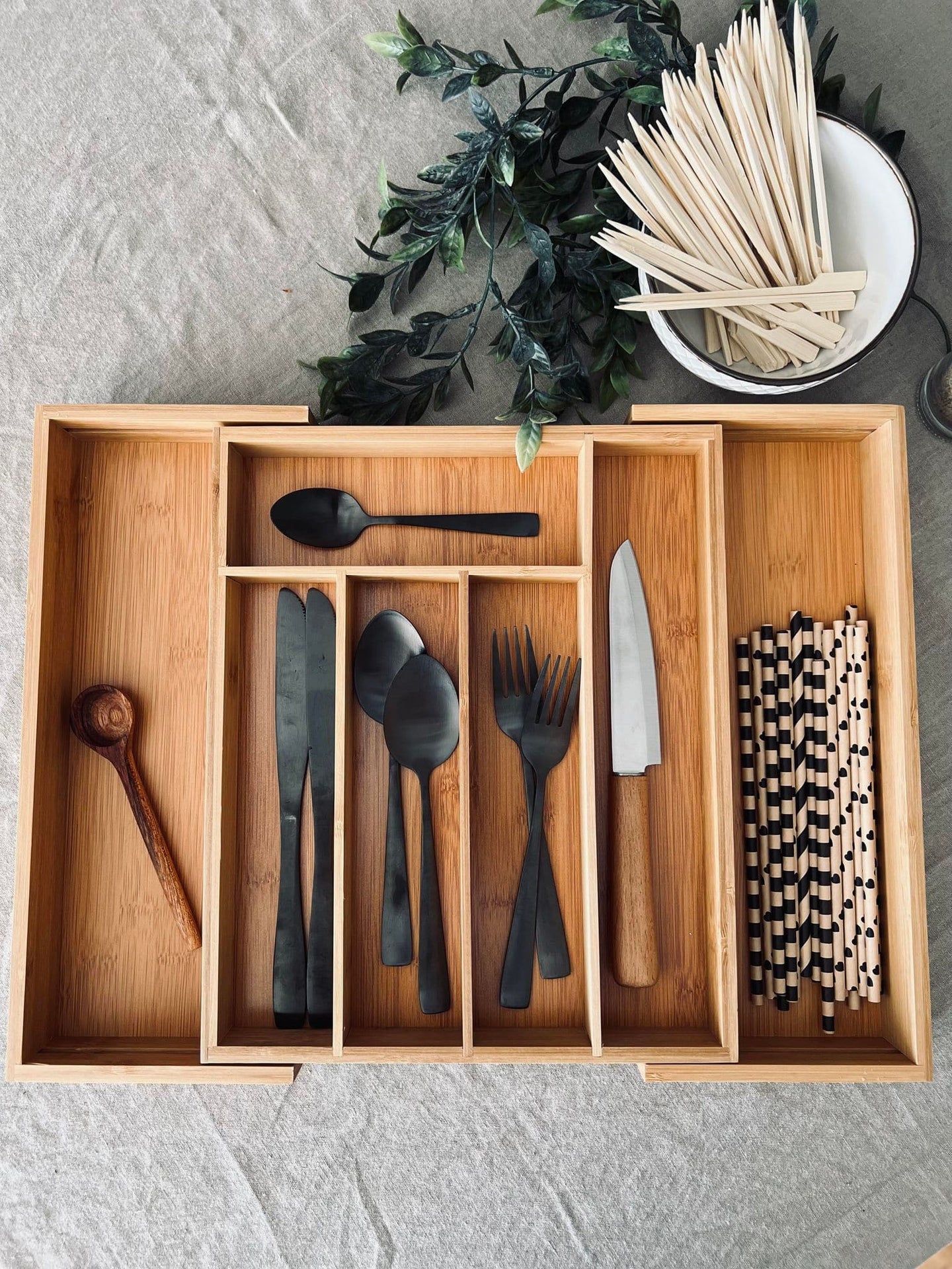 Bestikbakke i træ - Justerbar størrelse - VIAMAJA.DK