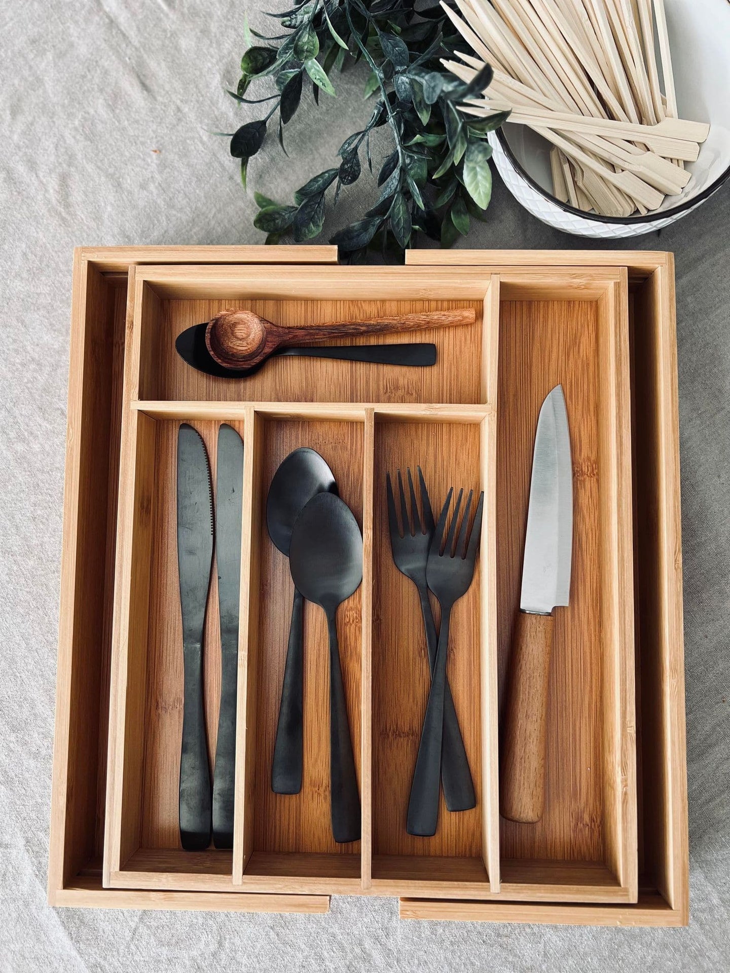 Bestikbakke i træ - Justerbar størrelse - VIAMAJA.DK