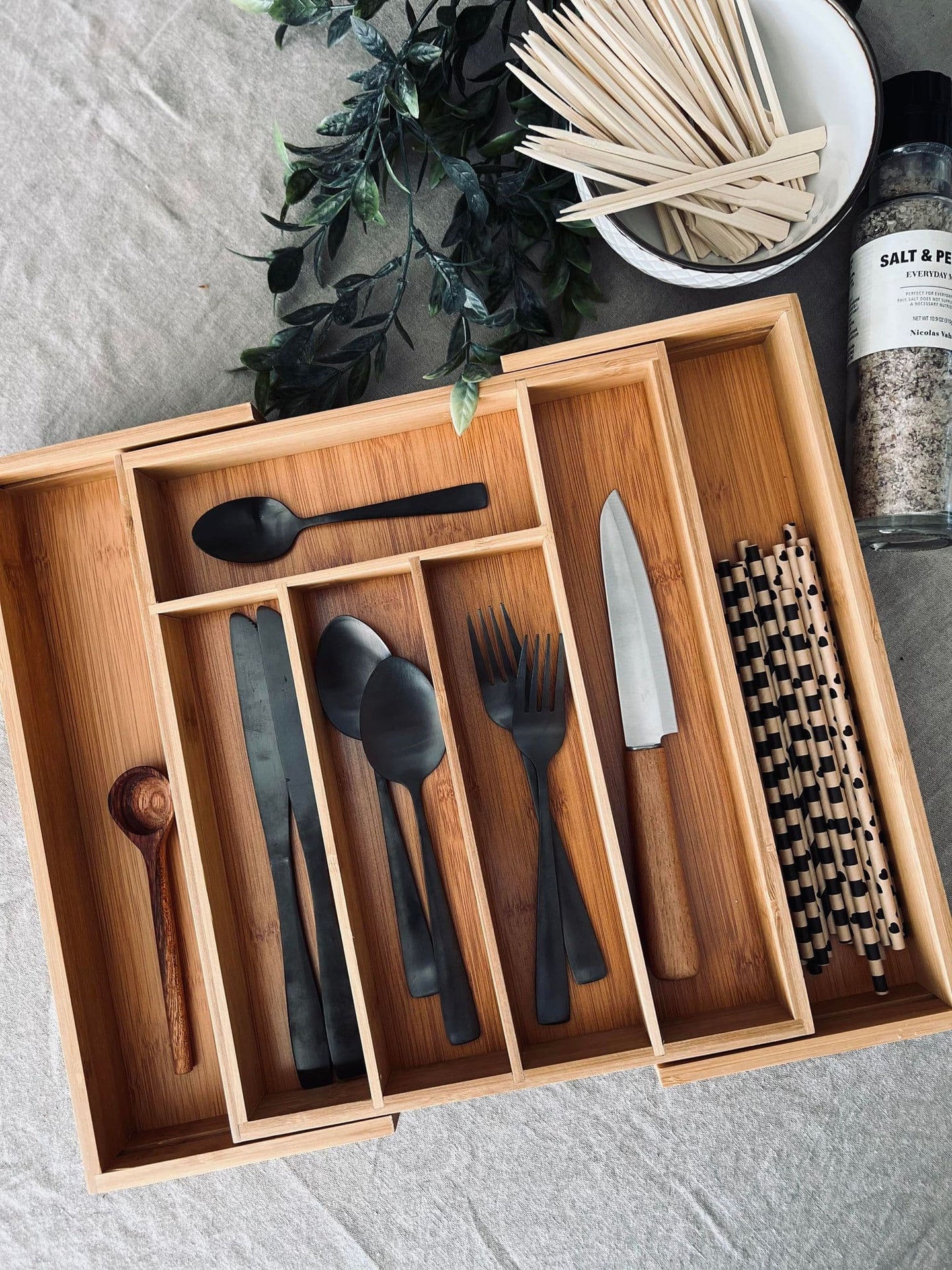 Bestikbakke i træ - Justerbar størrelse - VIAMAJA.DK