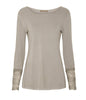 Blus BASIS med spetsdetaljer – Fango beige