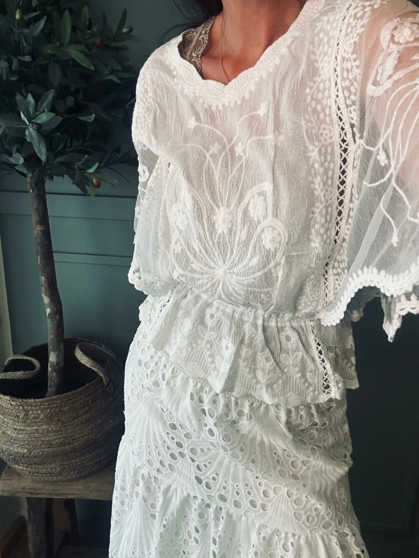 Bluse embroidered - White S/M - VIAMAJA.DK