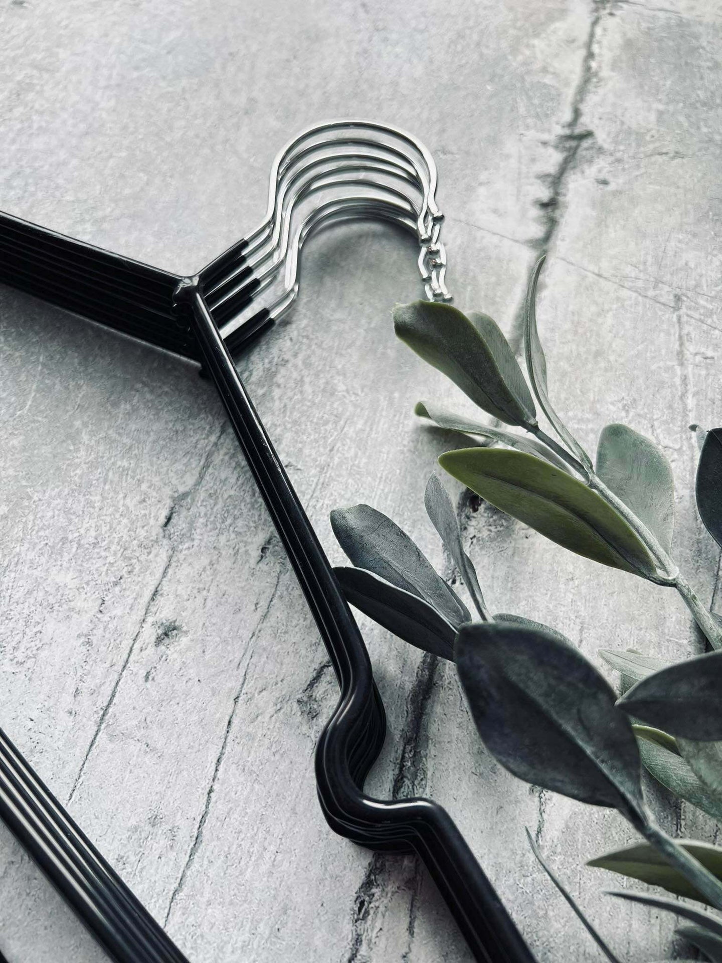 Bøjler - Sort sæt af 10 stk - VIAMAJA.DK