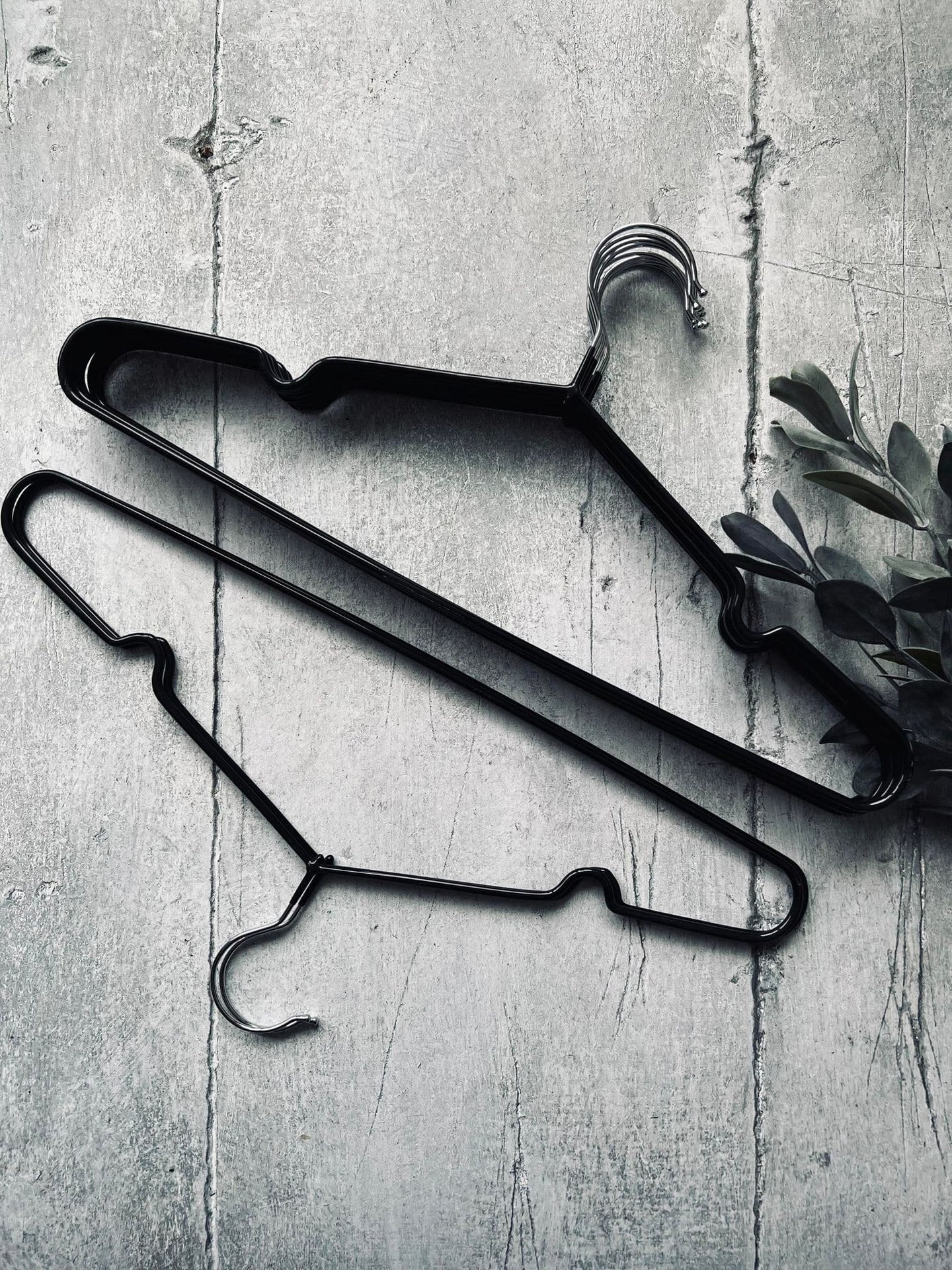 Bøjler - Sort sæt af 10 stk - VIAMAJA.DK