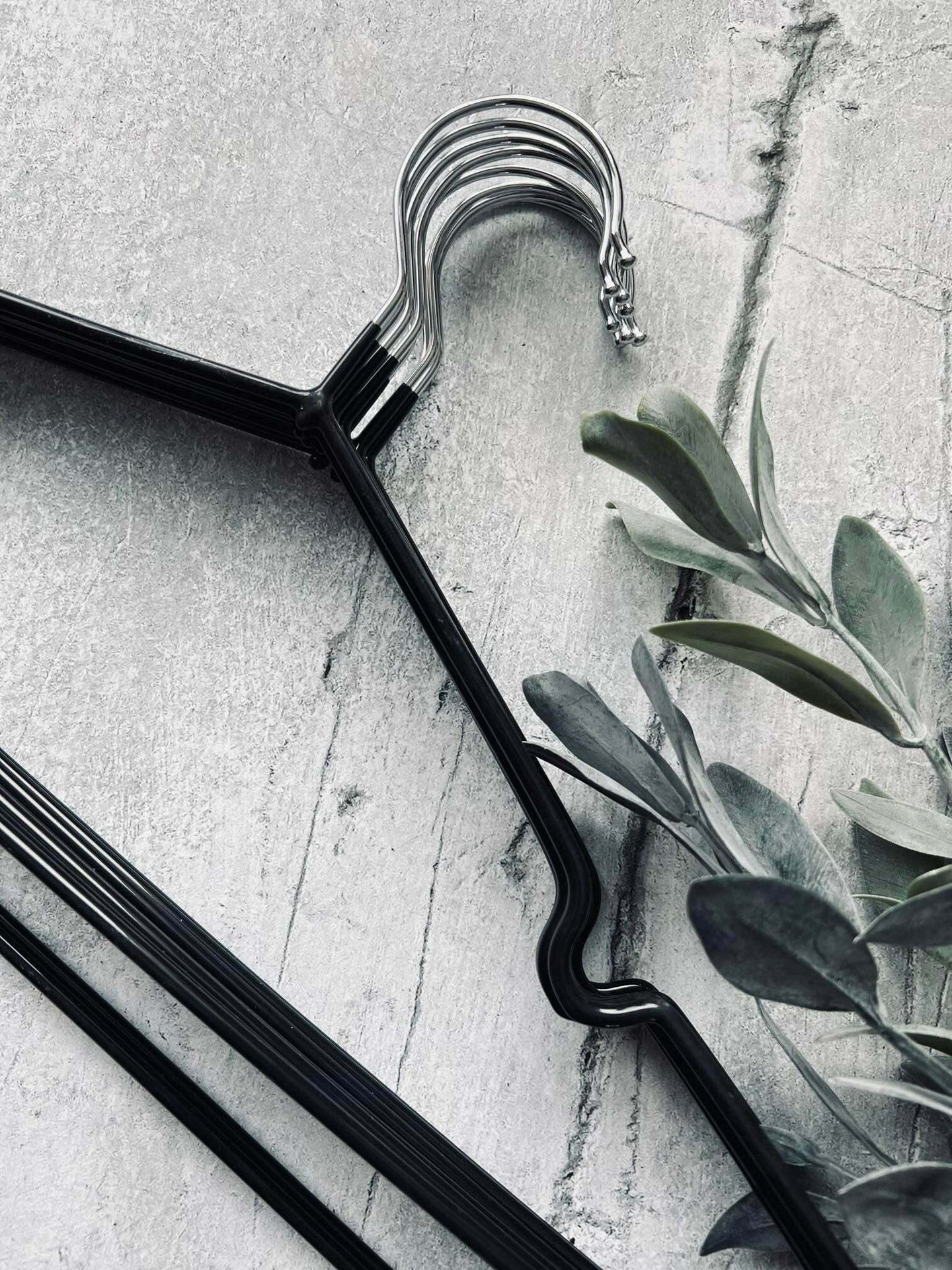 Bøjler - Sort sæt af 10 stk - VIAMAJA.DK