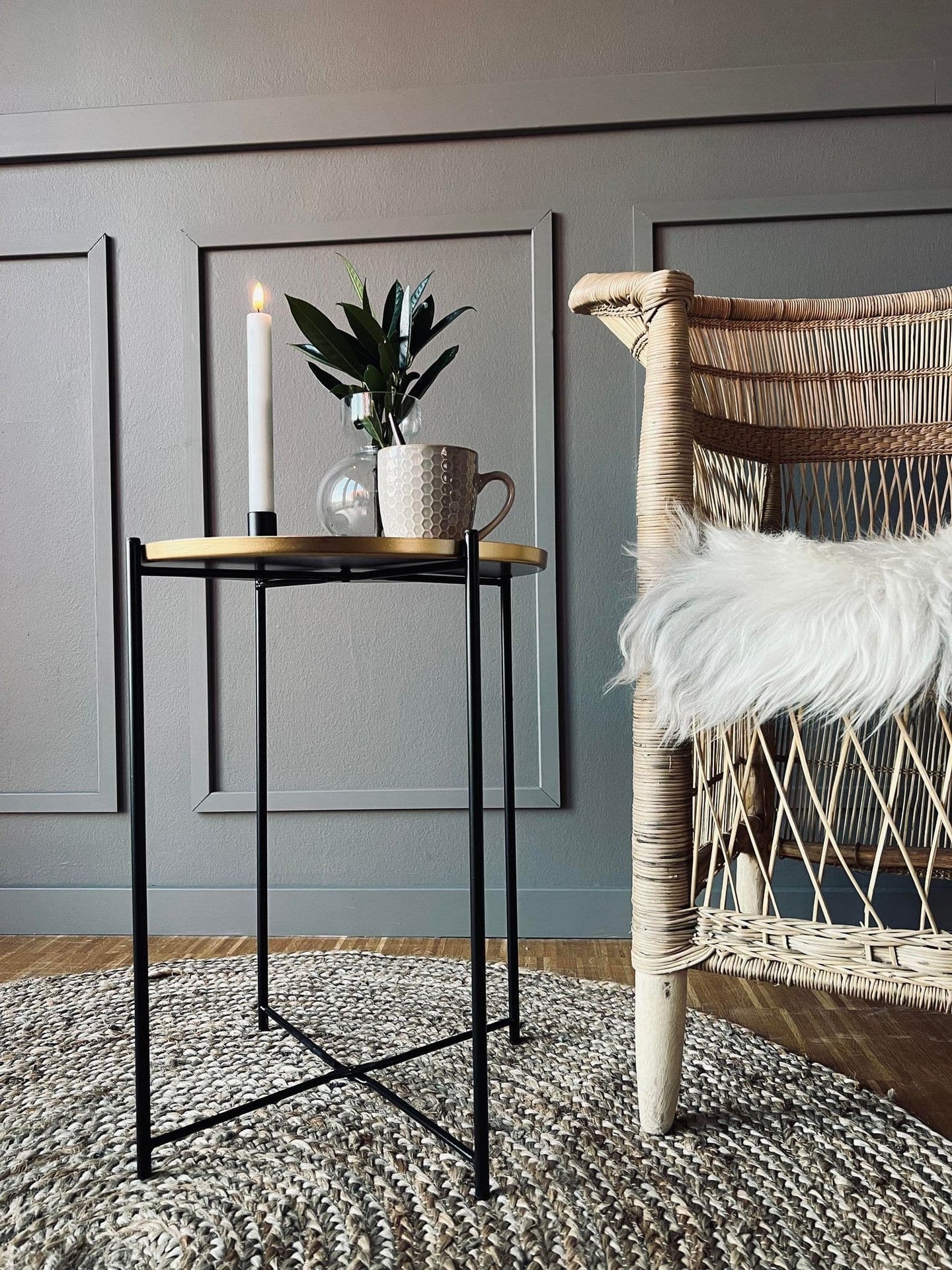 Bord i sort og guld metal - Ø 35cm - VIAMAJA.DK