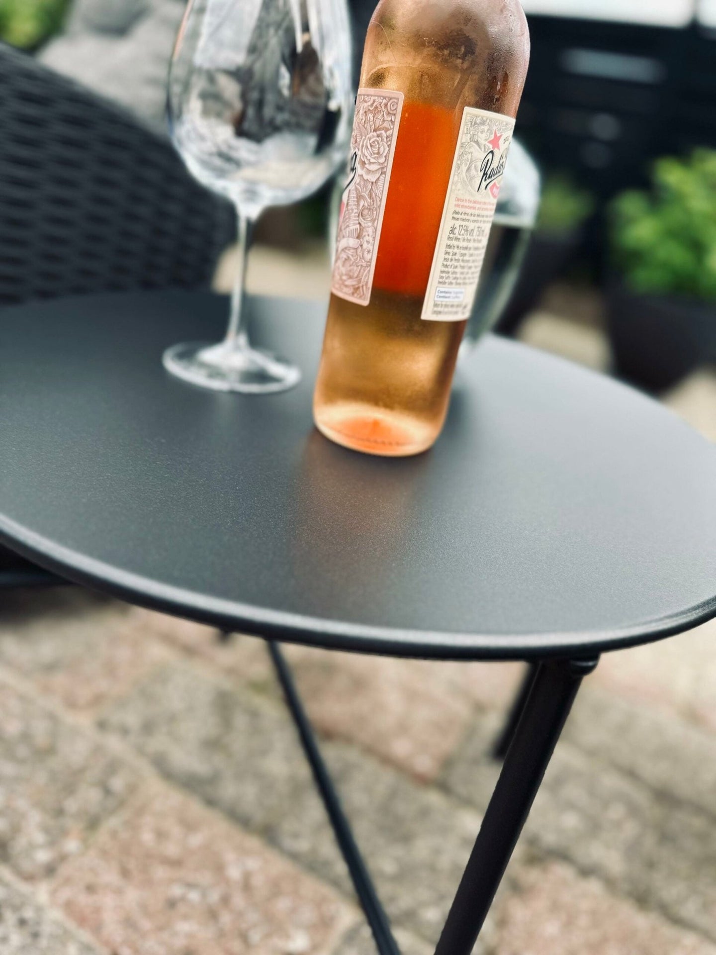 Bord til inde og ude – Mat sort Dia 50 cm - VIAMAJA.DK