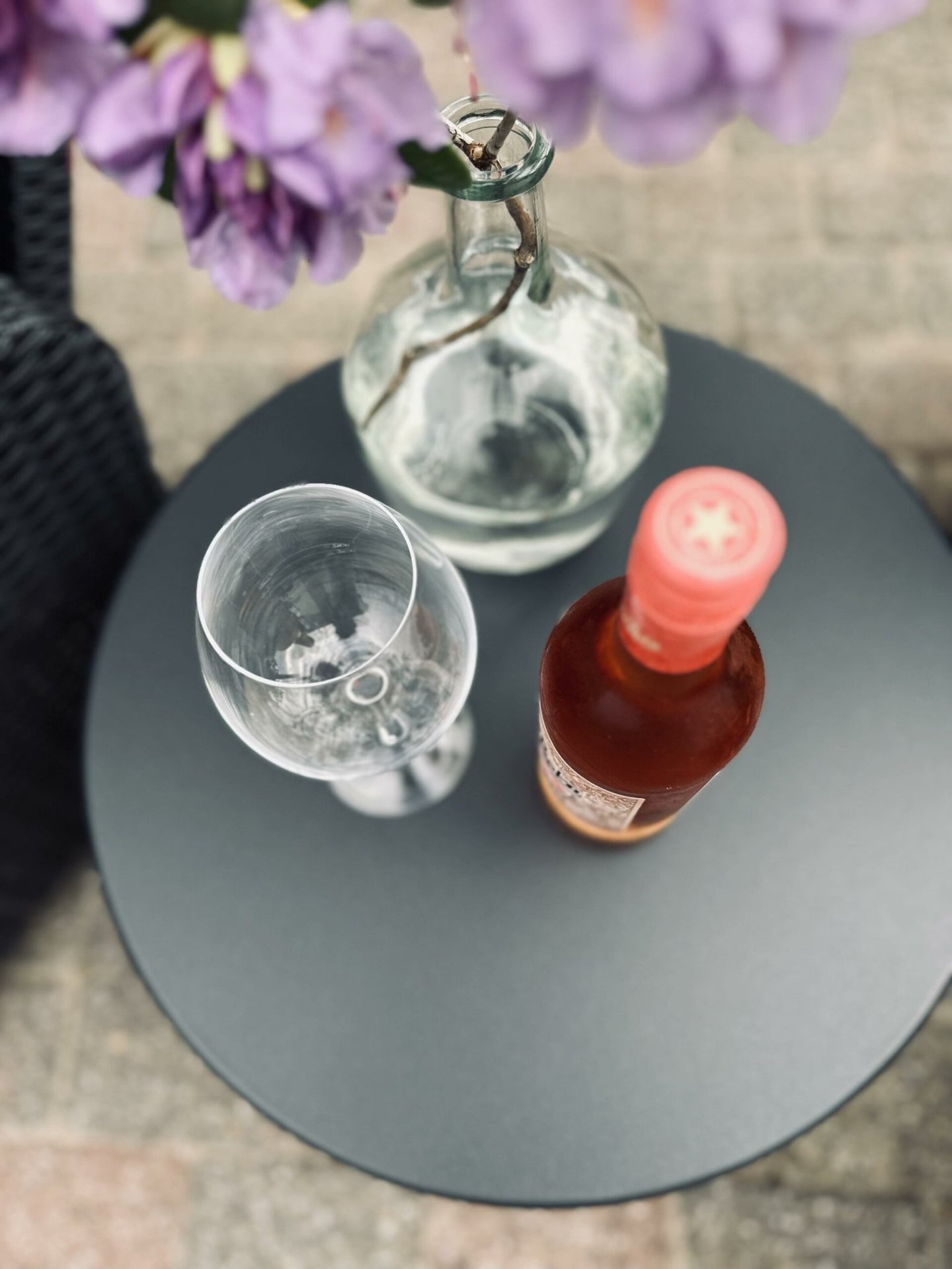 Bord til inde og ude – Mat sort Dia 50 cm - VIAMAJA.DK