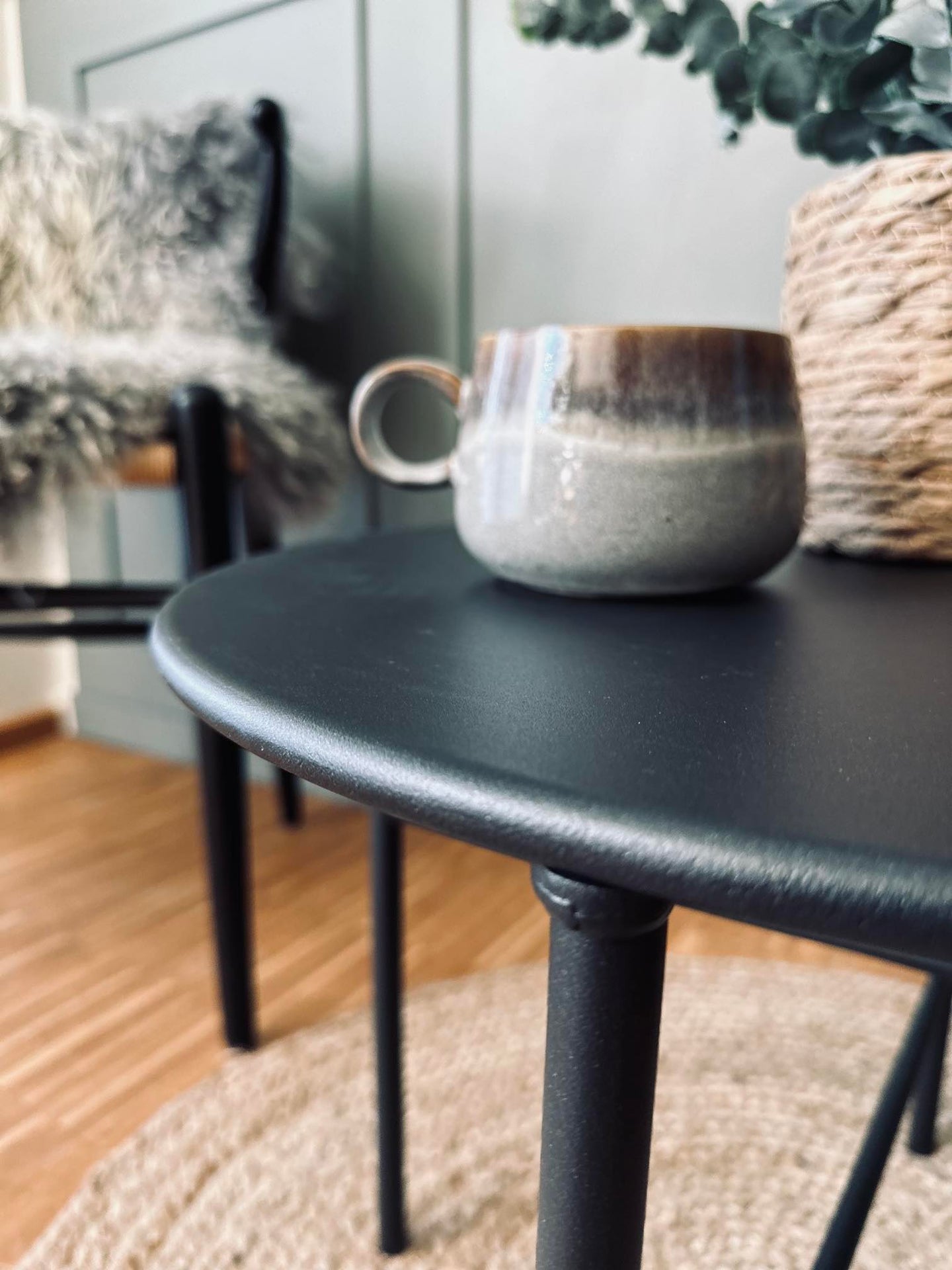 Bord til inde og ude – Mat sort Dia 50 cm - VIAMAJA.DK