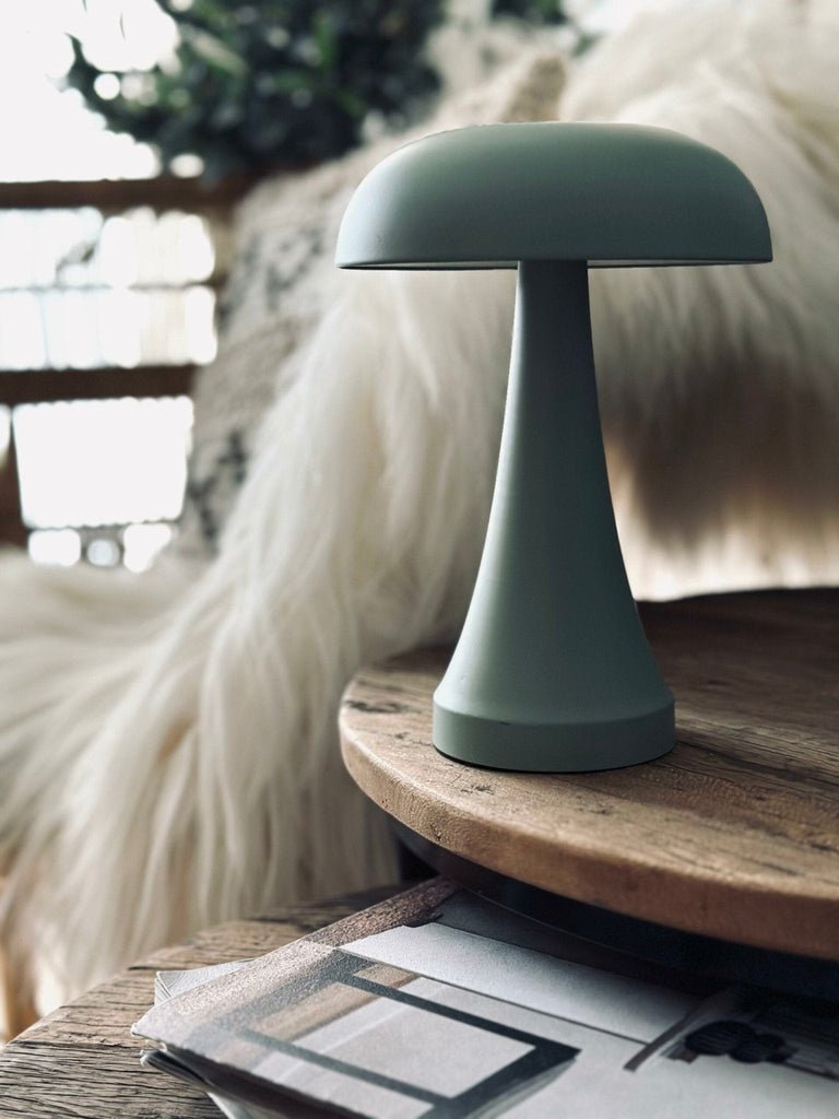 Bordlampe genopladelig – Mushroom Dusty green - VIAMAJA