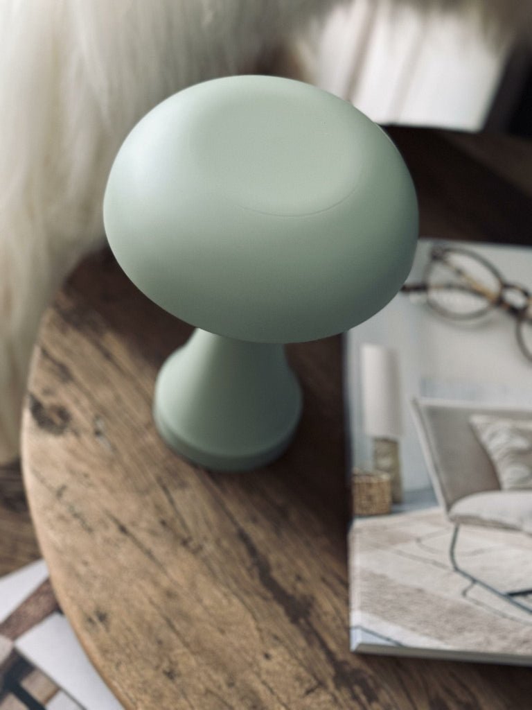 Bordlampe genopladelig – Mushroom Dusty green - VIAMAJA