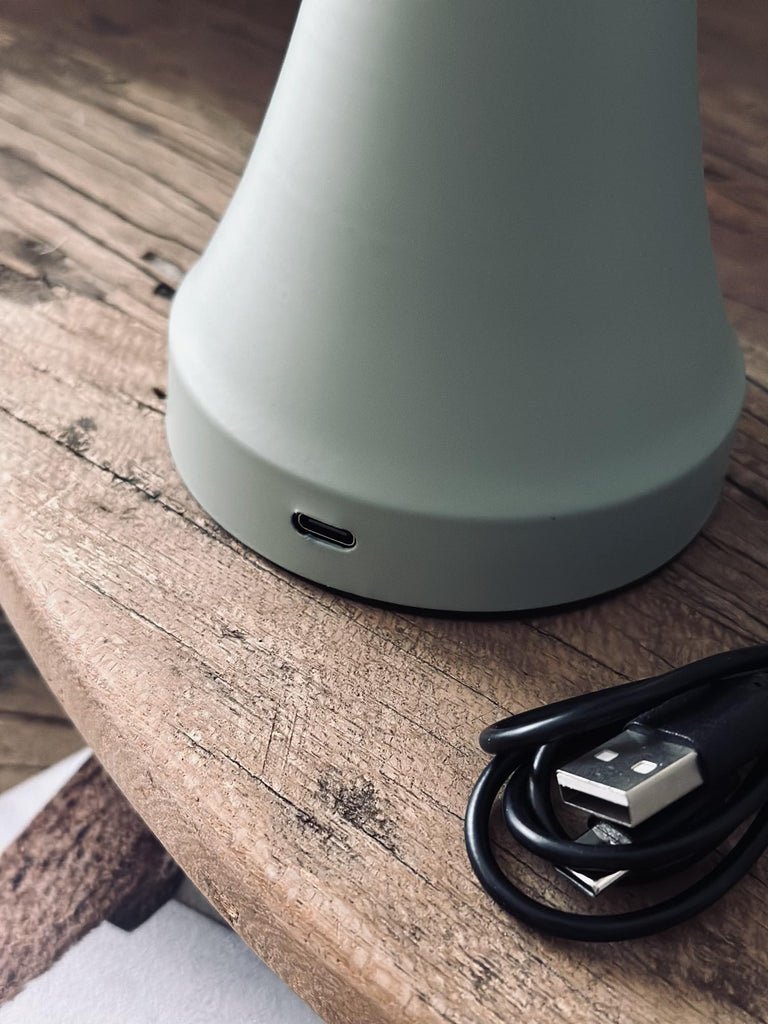 Bordlampe genopladelig – Mushroom Dusty green - VIAMAJA