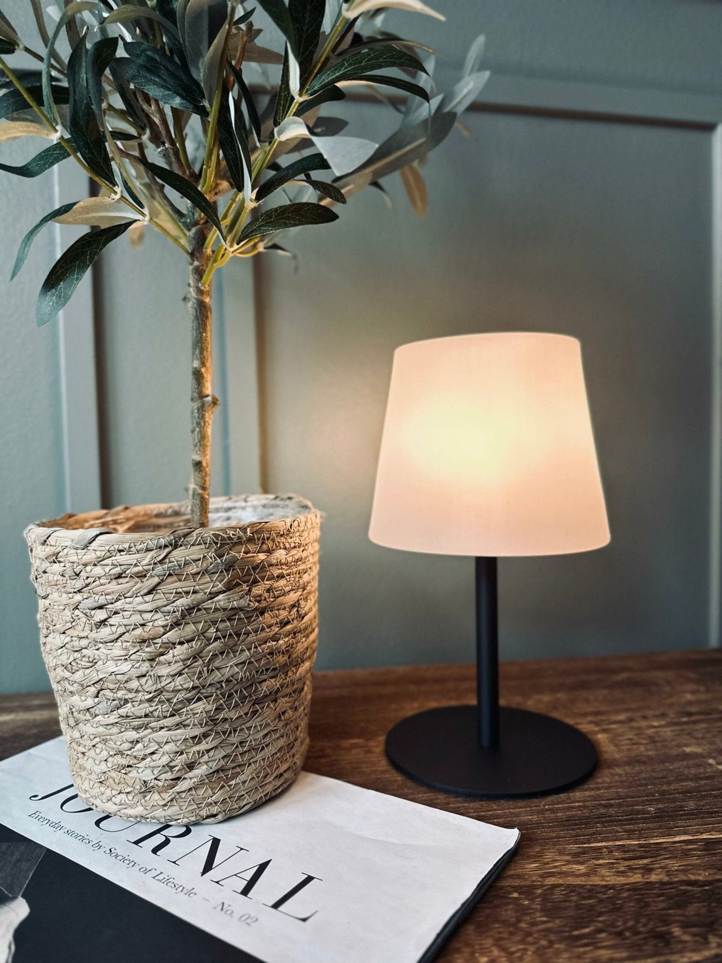 Bordlampe med solceller og genopladelig funktion - VIAMAJA.DK