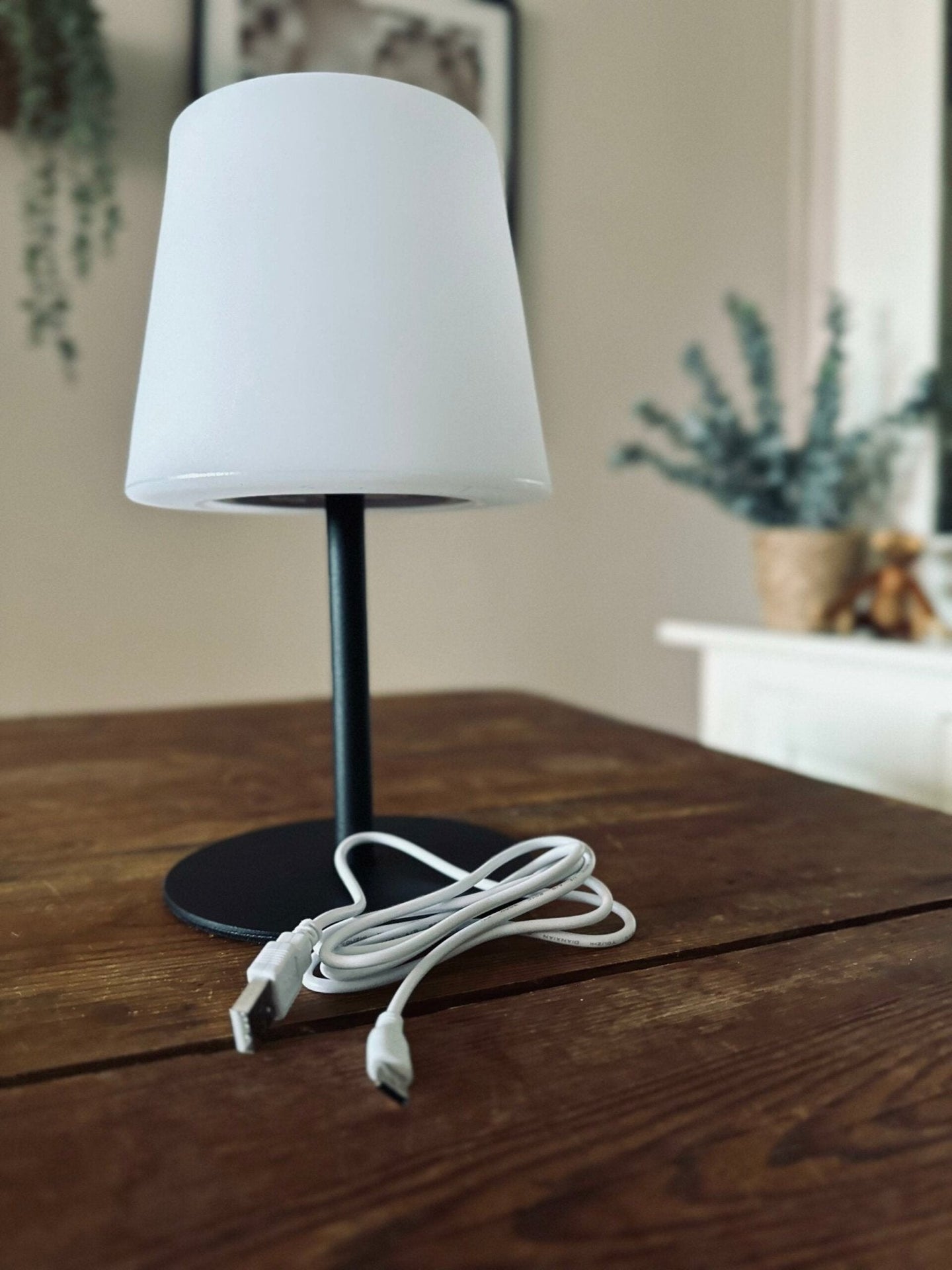 Bordlampe med solceller og genopladelig funktion - VIAMAJA.DK