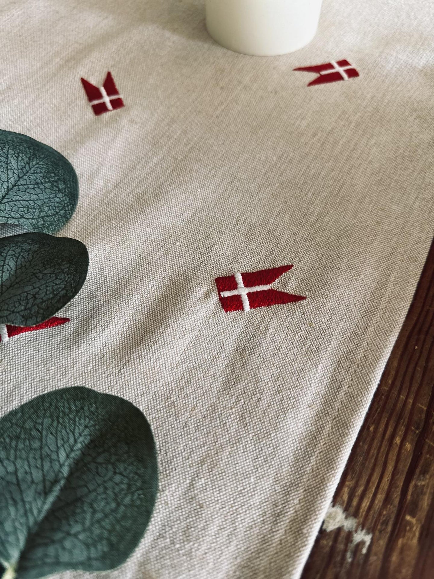 Bordløber med flag – Flere størrelser - VIAMAJA.DK