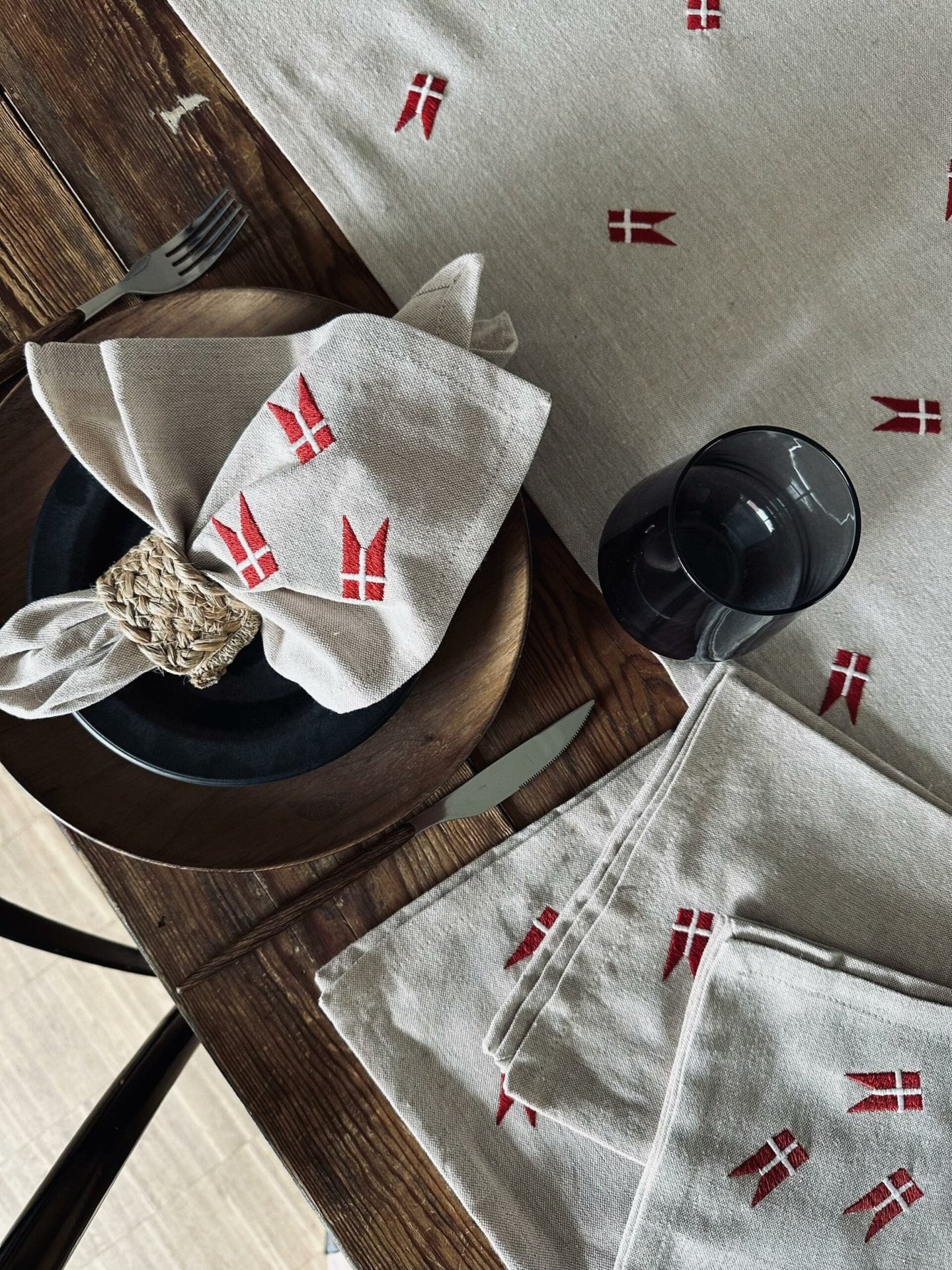 Bordløber med flag – Flere størrelser - VIAMAJA.DK