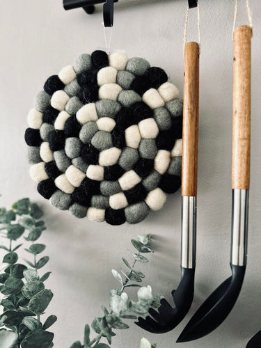 Bordskåner DOTS - Sort uld mix - VIAMAJA.DK