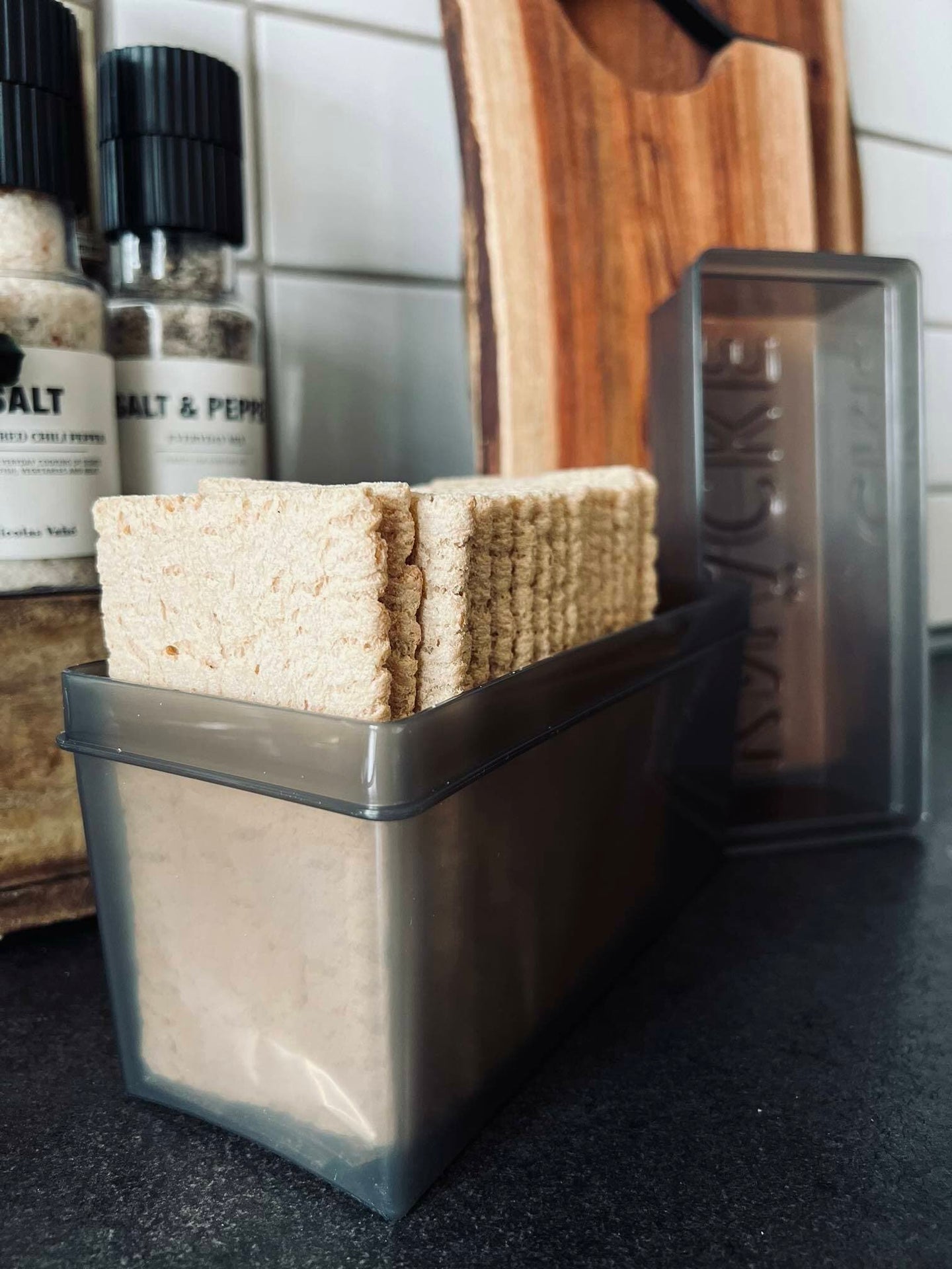 Box til knækbrød - Grå - VIAMAJA.DK