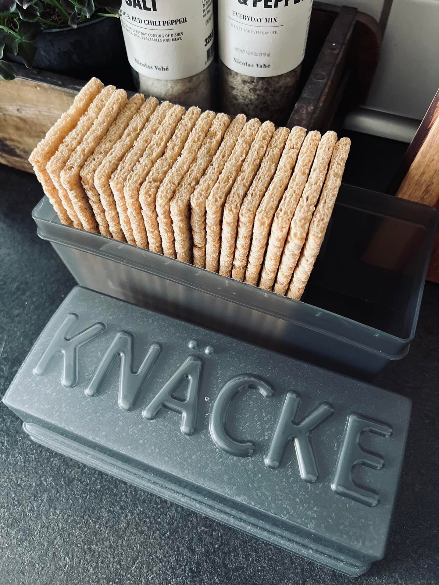 Box til knækbrød - Grå - VIAMAJA.DK