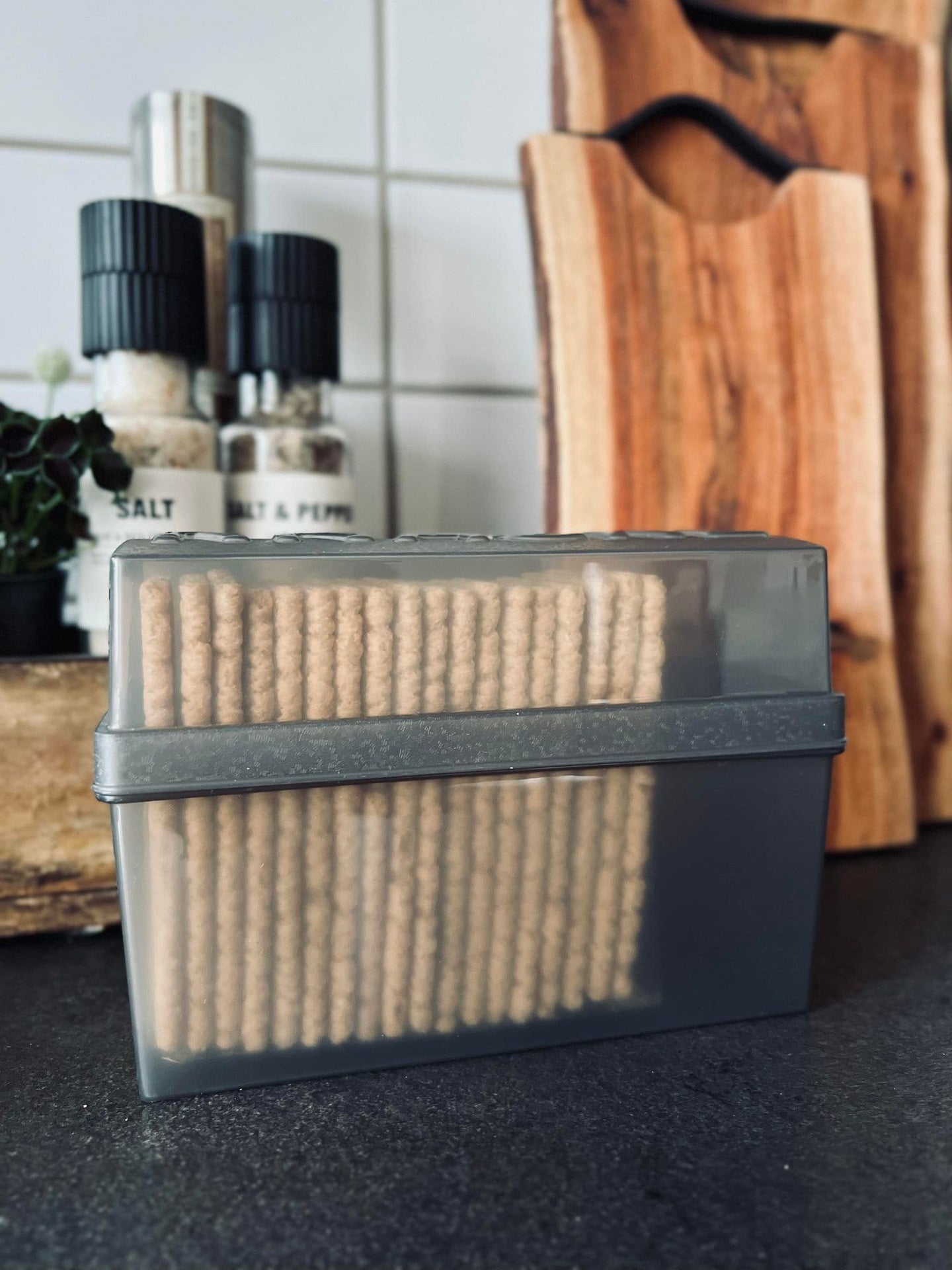 Box til knækbrød - Grå - VIAMAJA.DK