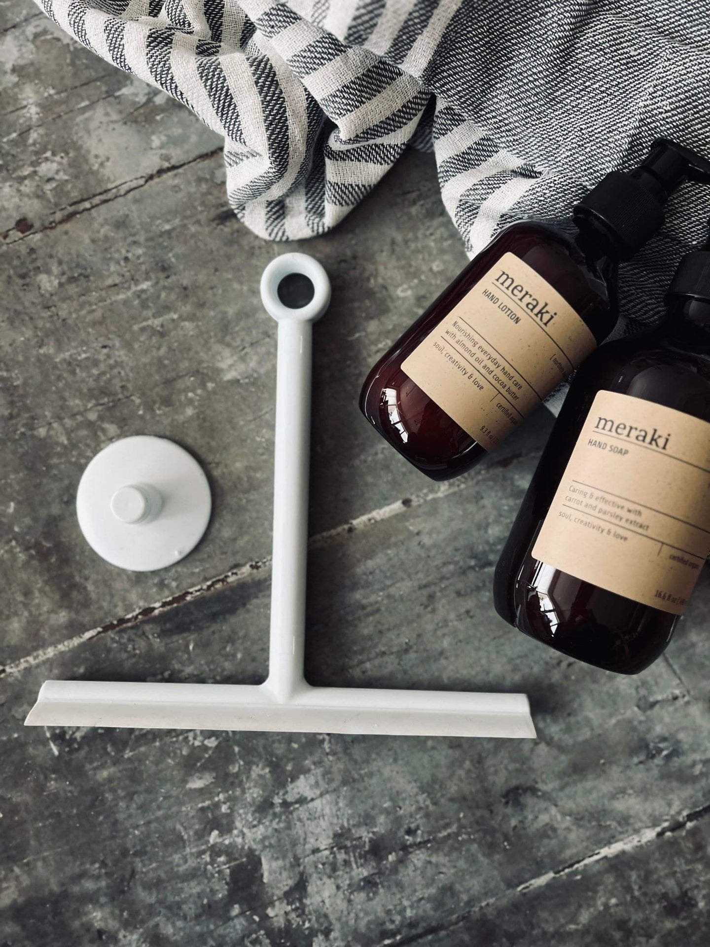 Bruseskraber med sugekop - Hvid - VIAMAJA.DK