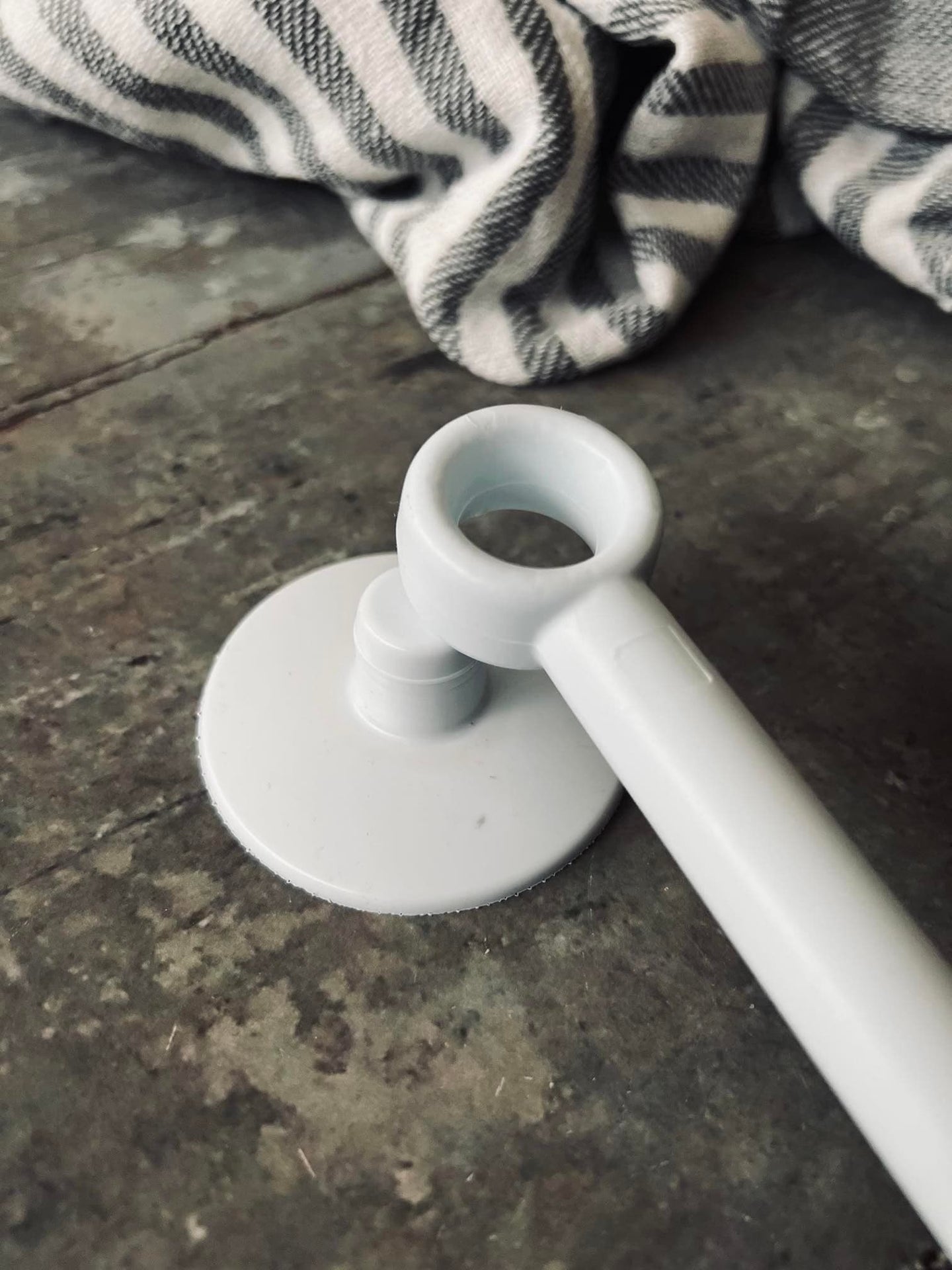 Bruseskraber med sugekop - Hvid - VIAMAJA.DK