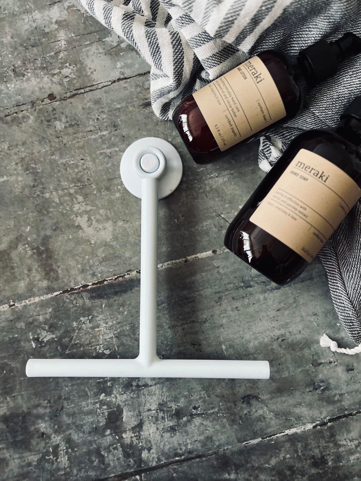 Bruseskraber med sugekop - Hvid - VIAMAJA.DK