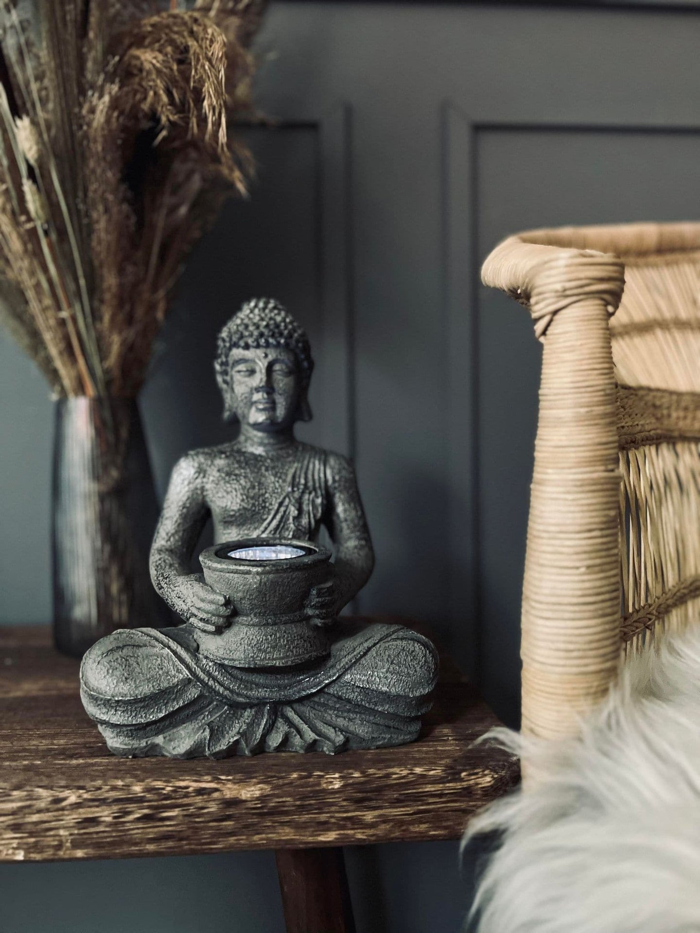 Buddha med solceller - VIAMAJA.DK