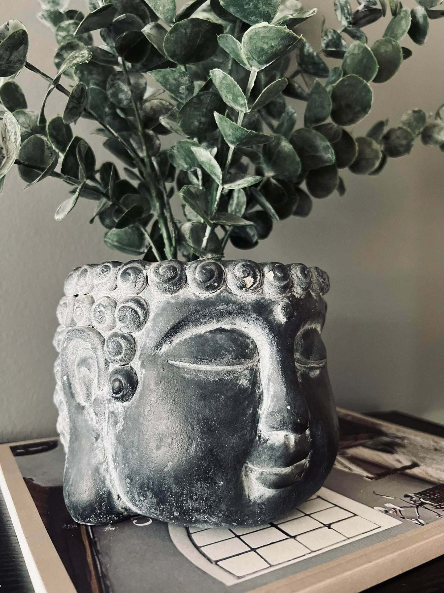 Buddha potte - Grå cement - VIAMAJA.DK