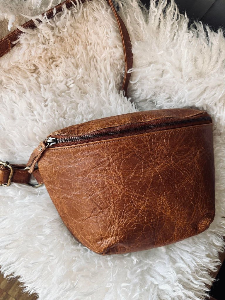 Bumbag BELLA i Cognac Vintage bøffellæder - VIAMAJA