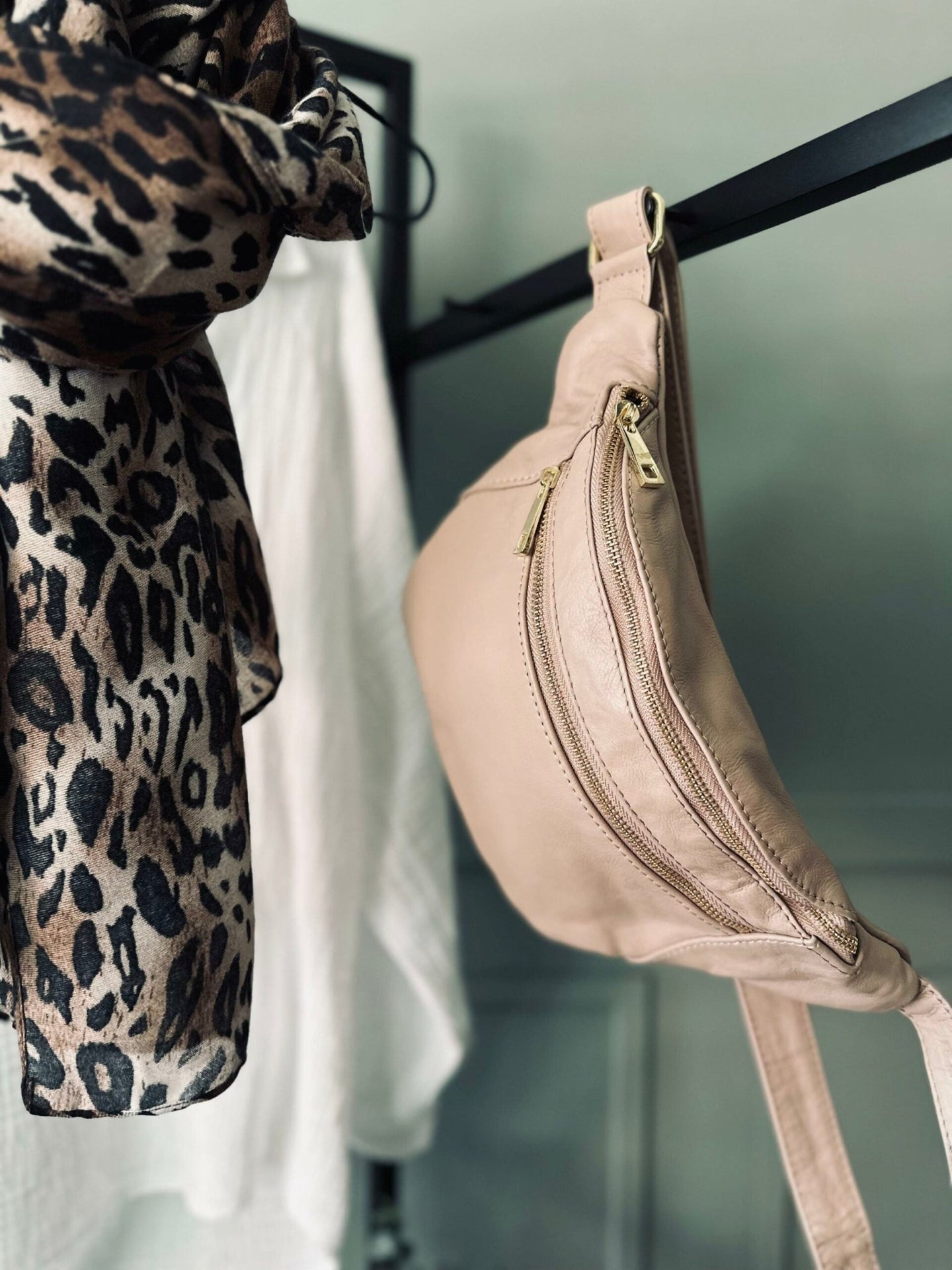 Bumbag i smørblødt læder – Sand - VIAMAJA.DK