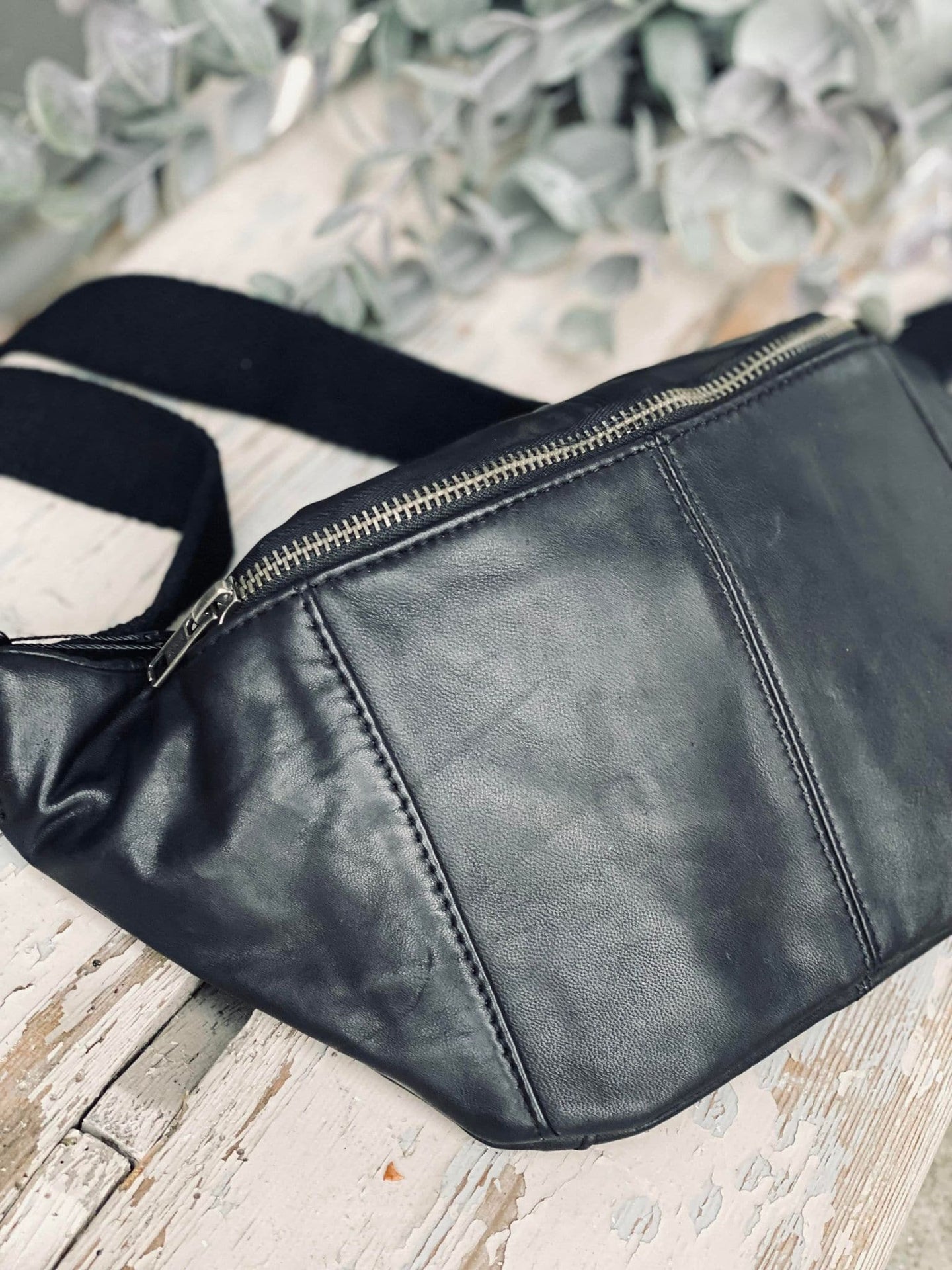 Bumbag JUNE black m. gunmetal - VIAMAJA.DK