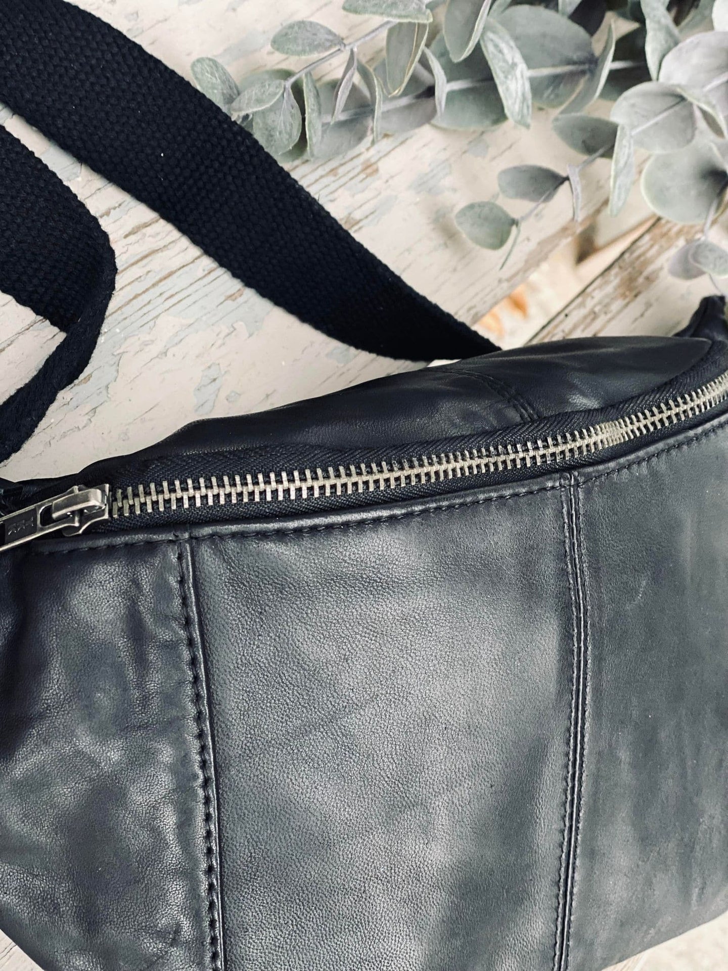 Bumbag JUNE black m. gunmetal - VIAMAJA.DK