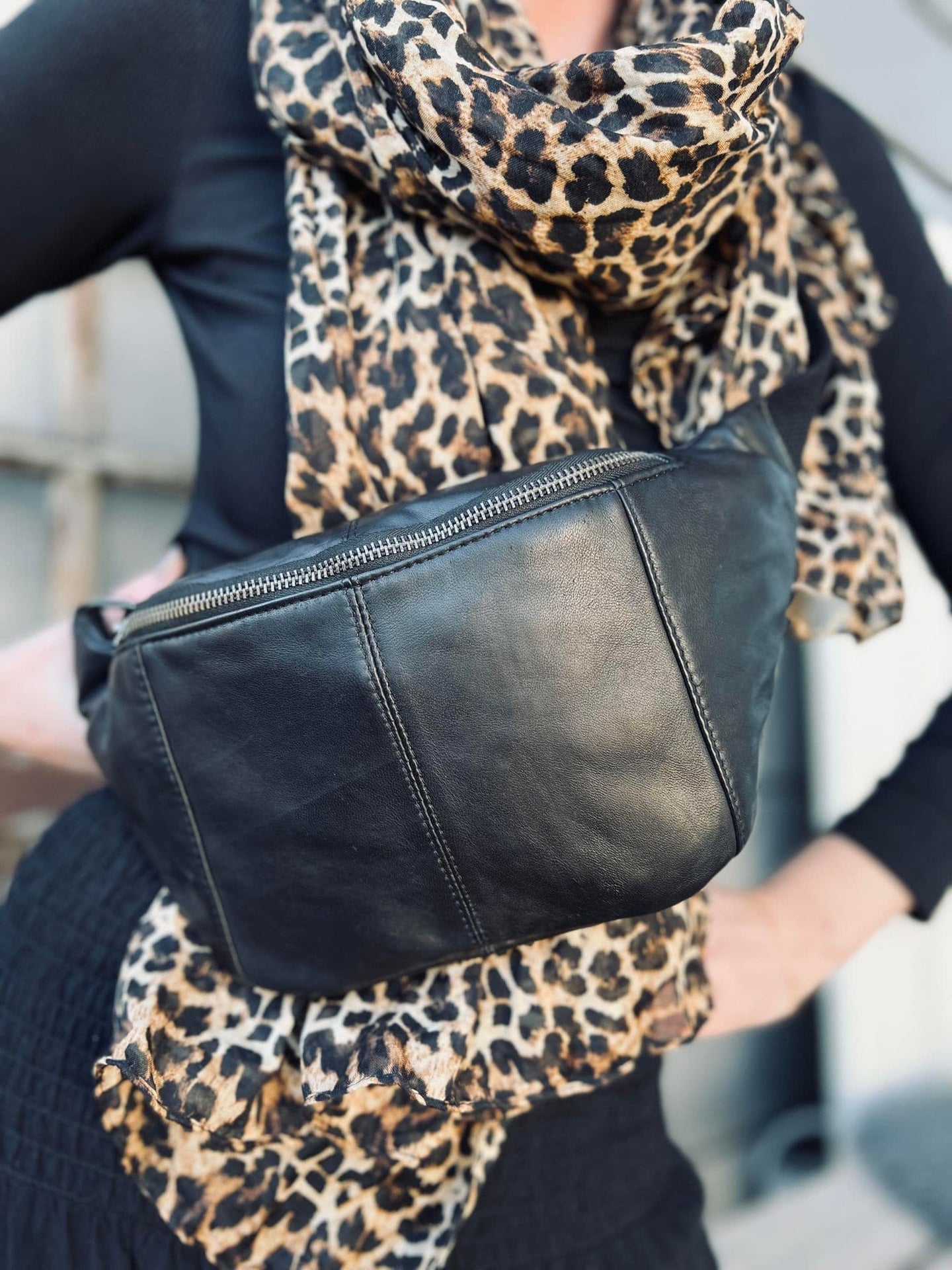 Bumbag JUNE black m. gunmetal - VIAMAJA.DK