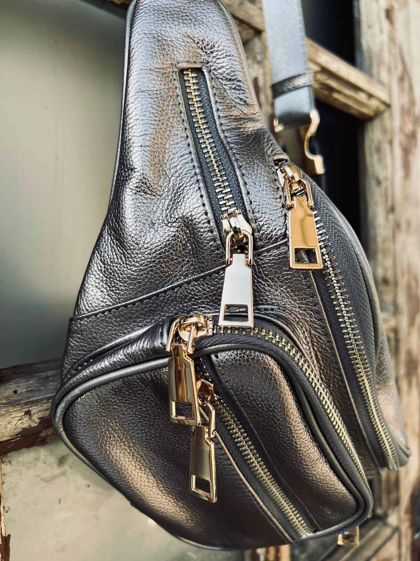 Bumbag MAY – Sølv læder med Guld lynlås - VIAMAJA.DK
