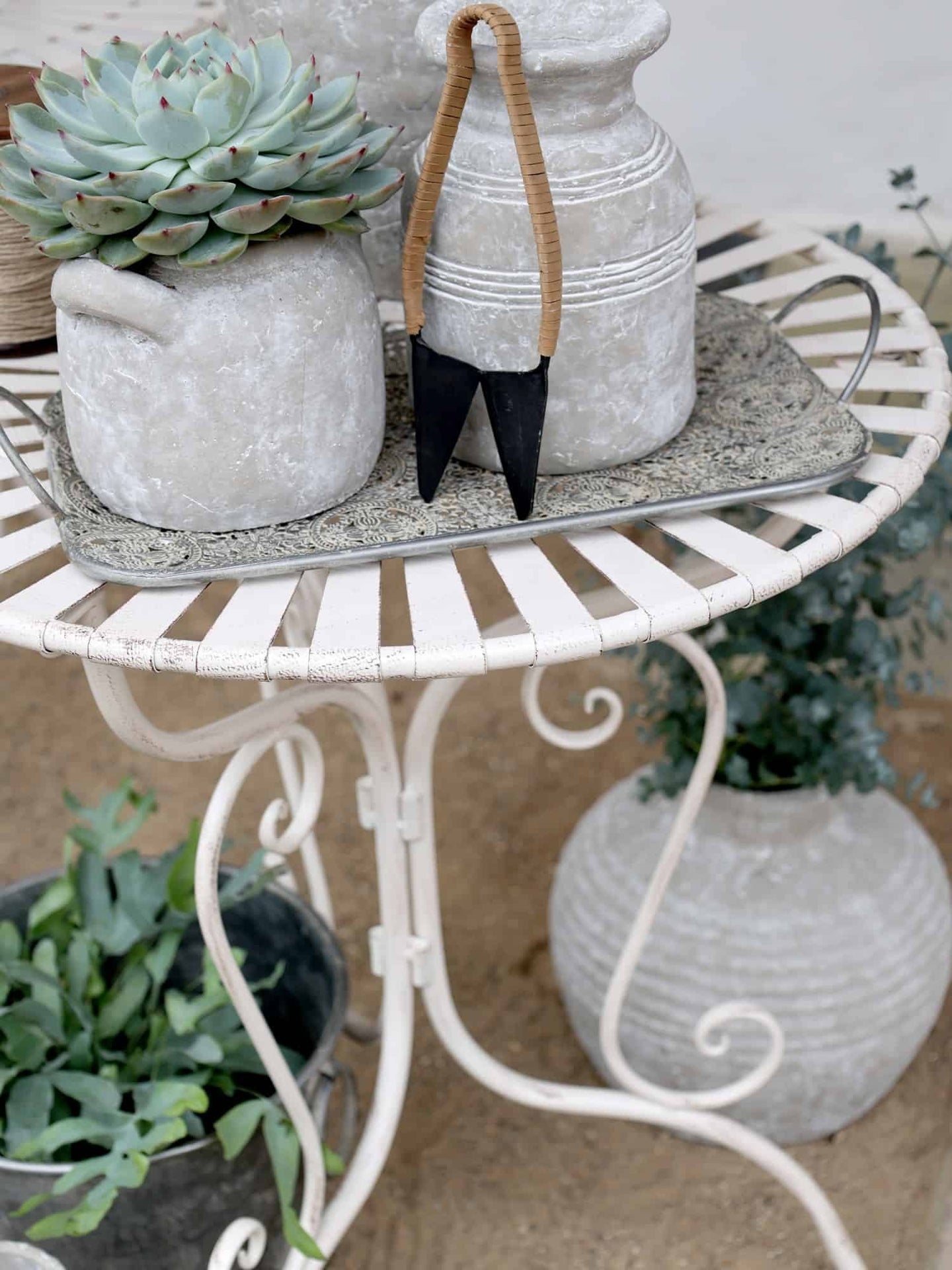 Cafésæt m. 2 stole og 1 bord - VIAMAJA.DK