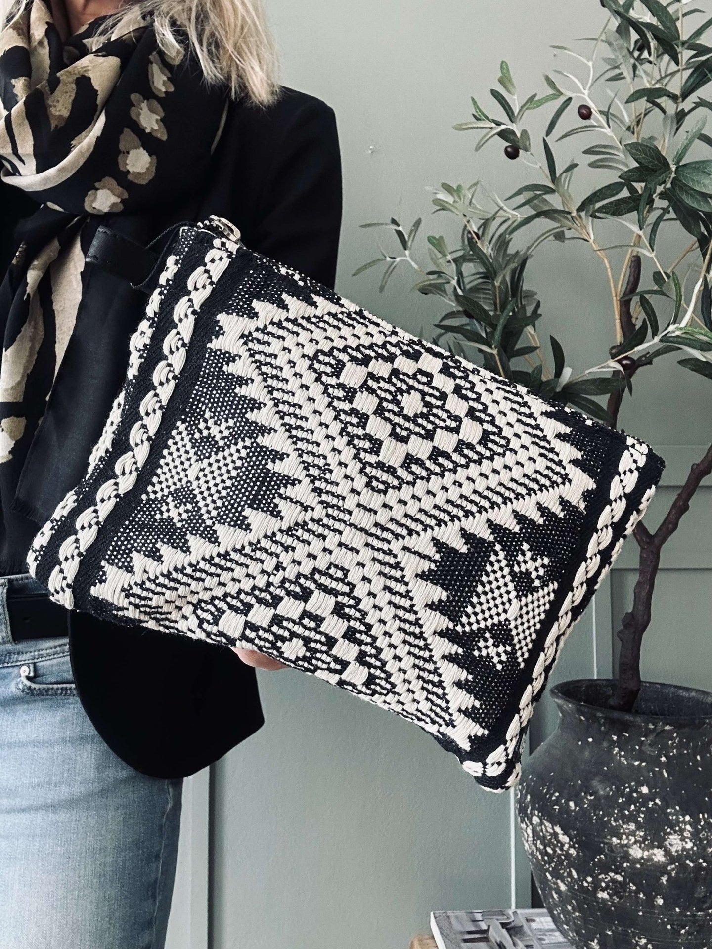 Clutch Black boheme - VIAMAJA.DK
