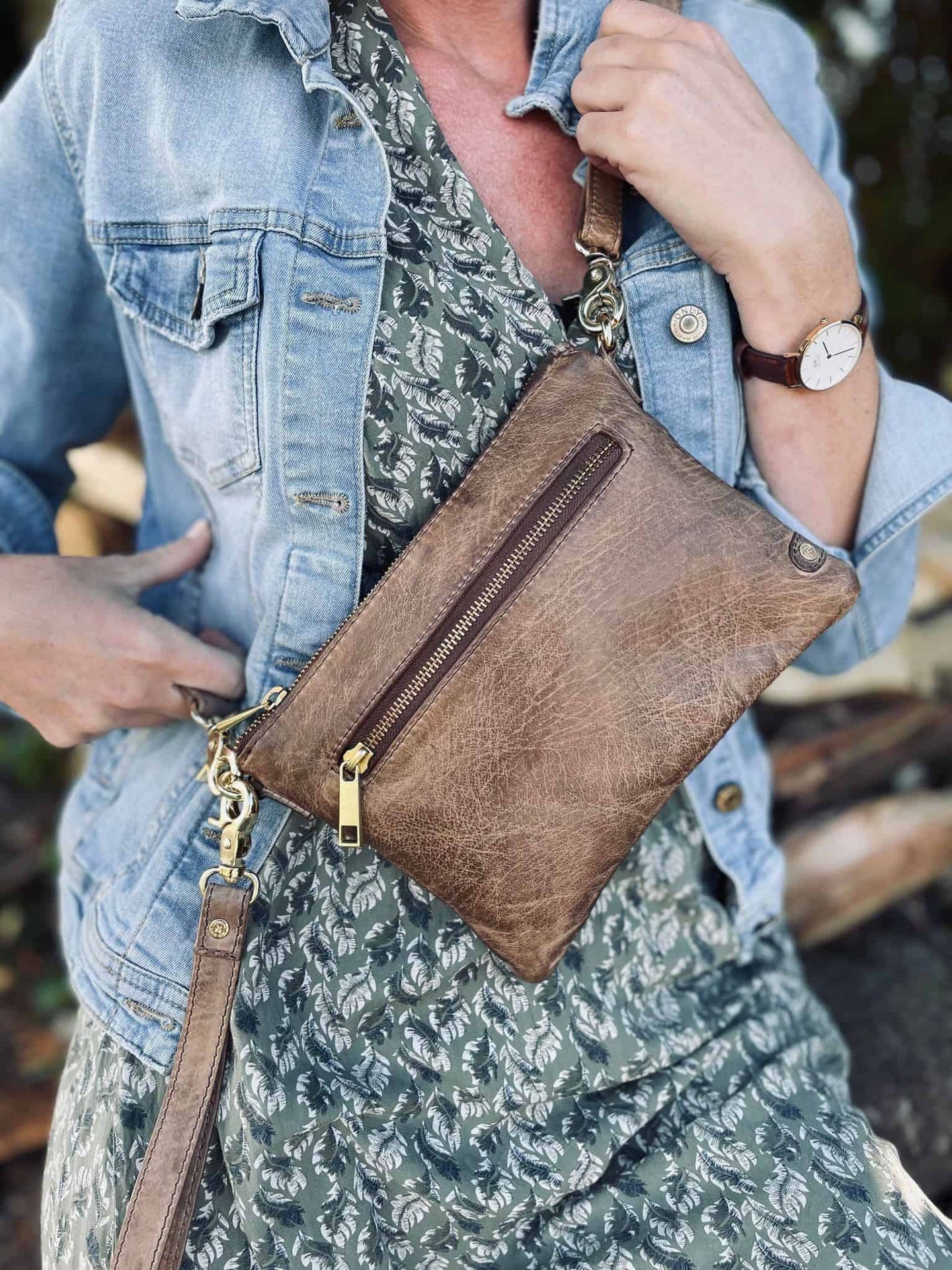 Clutch i blødt skind - MESSI Taupe - VIAMAJA.DK