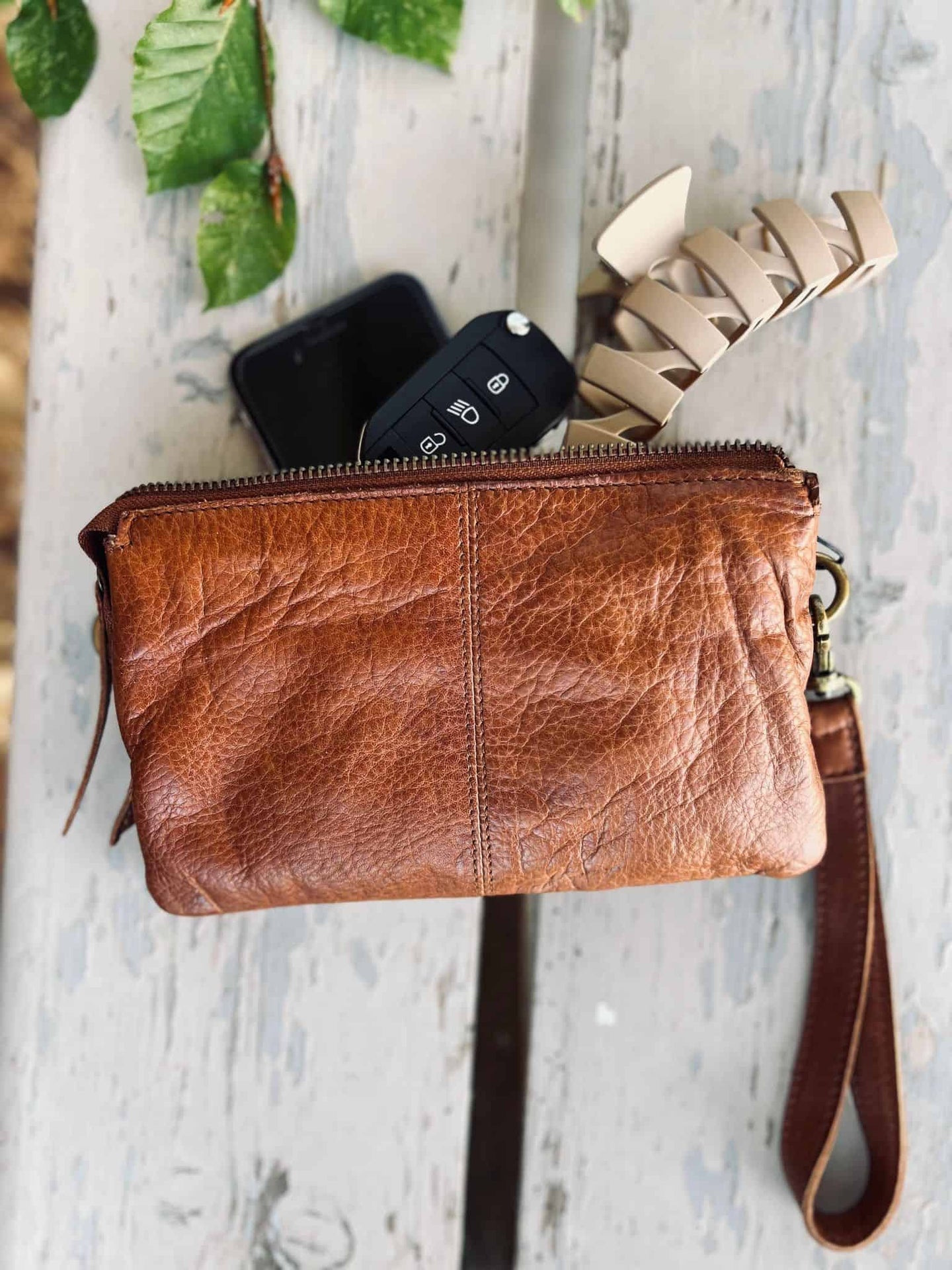 Clutch LAURA - Walnut - VIAMAJA.DK