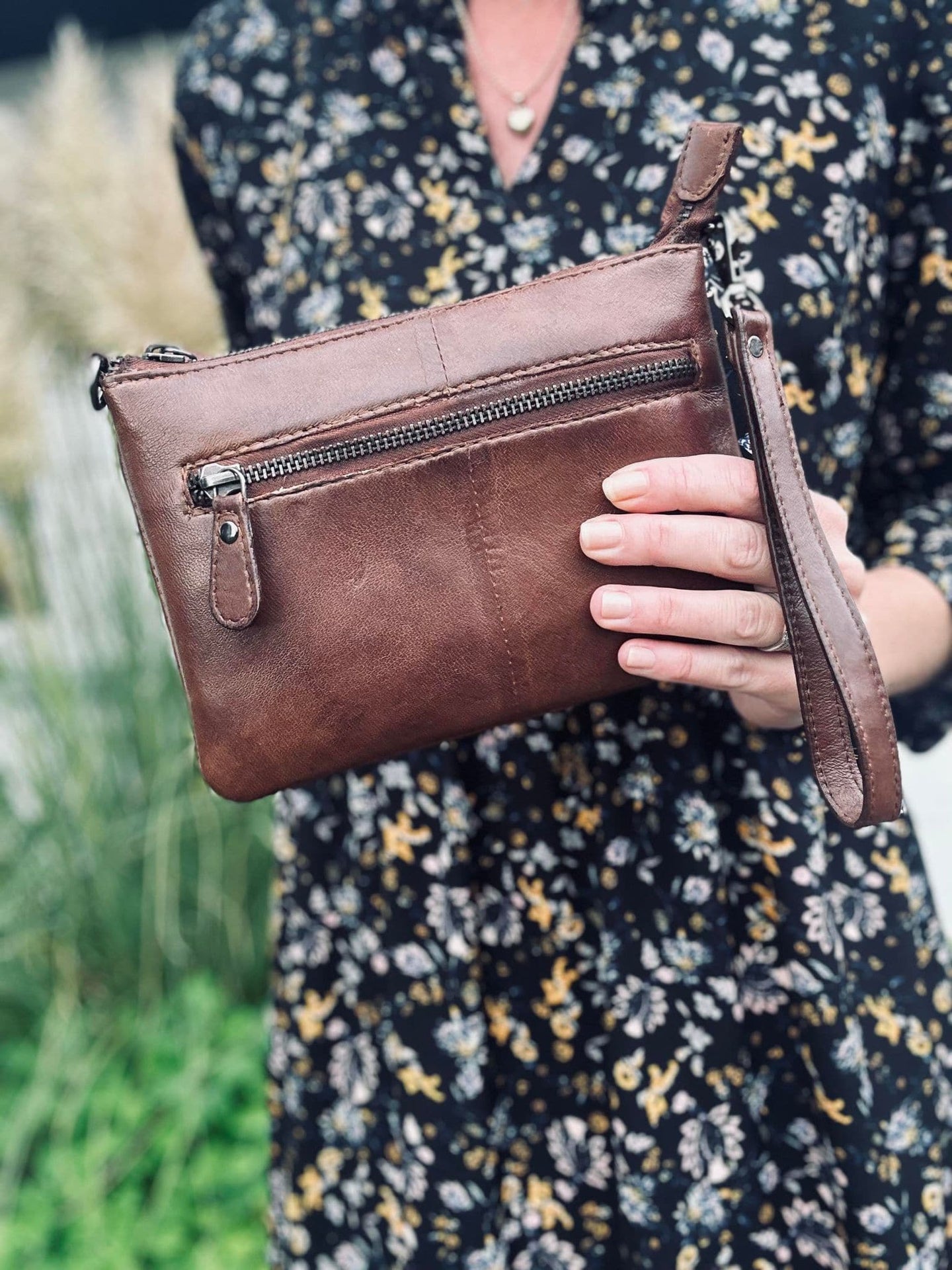 Clutch leather - Dark cognac - VIAMAJA.DK