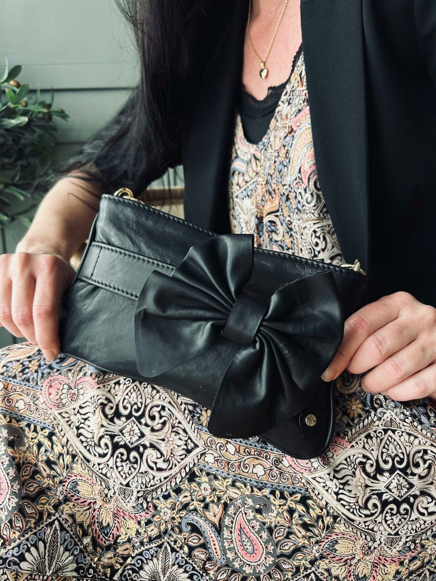 Clutch med sløjfe – Black leather - VIAMAJA.DK