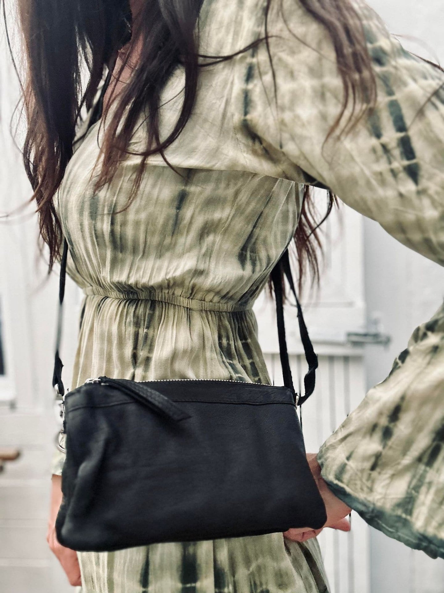 Clutch SALLY Black - Lang taskerem medfølger - VIAMAJA.DK