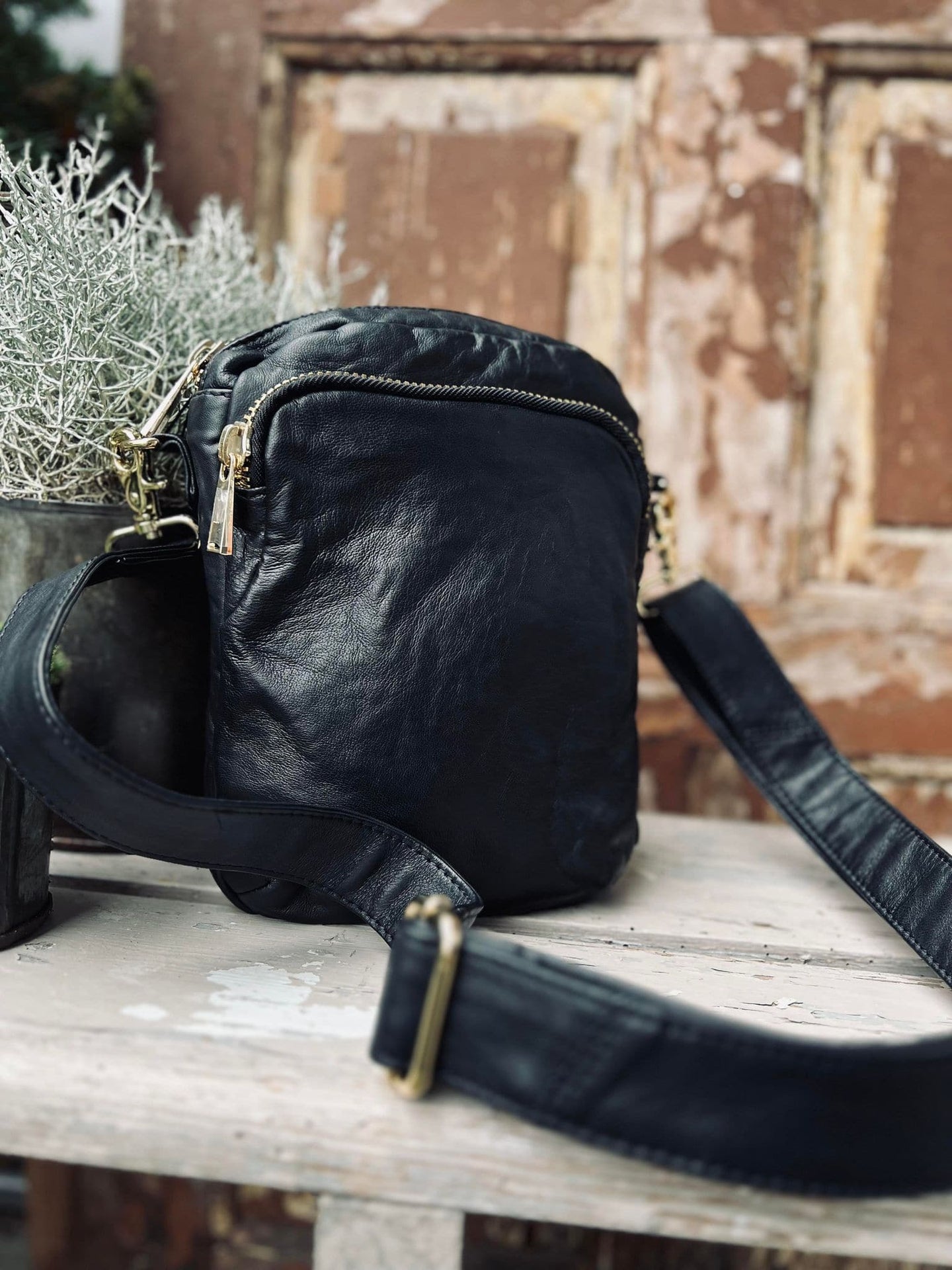 Cross over MIKA – Black / Gold - VIAMAJA.DK